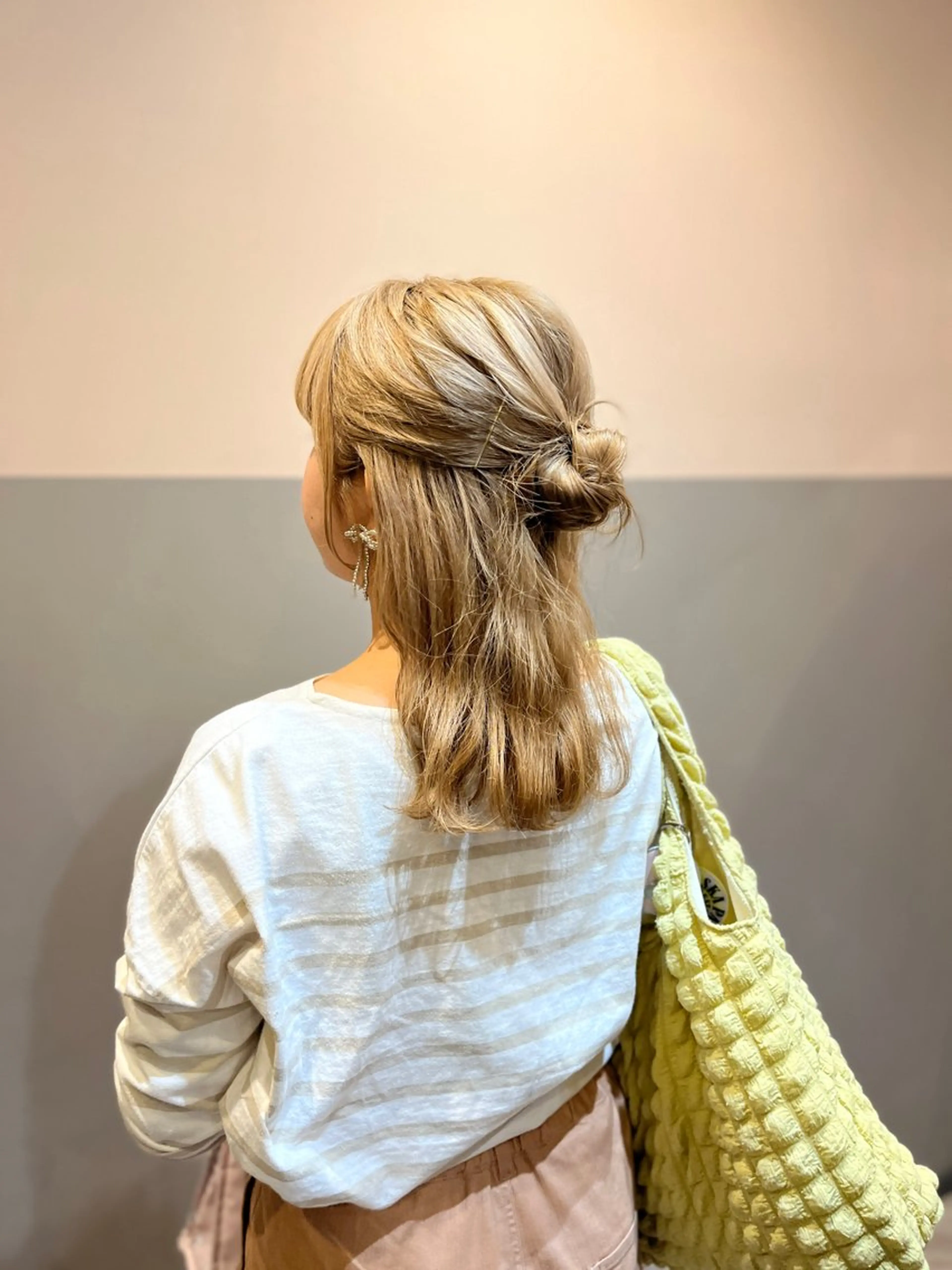 カラー 竹内 穂乃佳のヘアスタイル