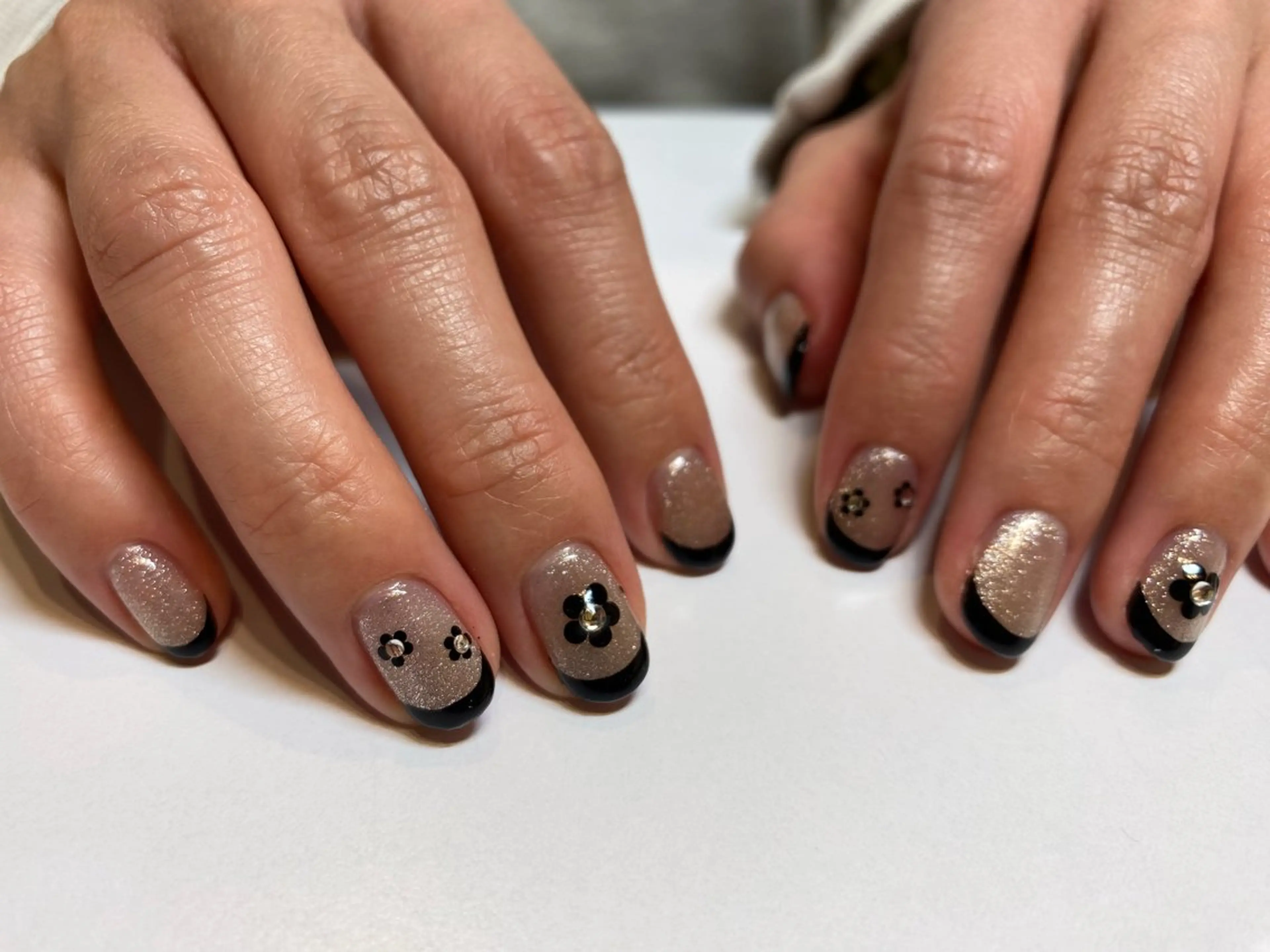 ネイル フレンチネイル マグネットネイル ハンドネイル 表参道colore店 REICAのネイルデザイン