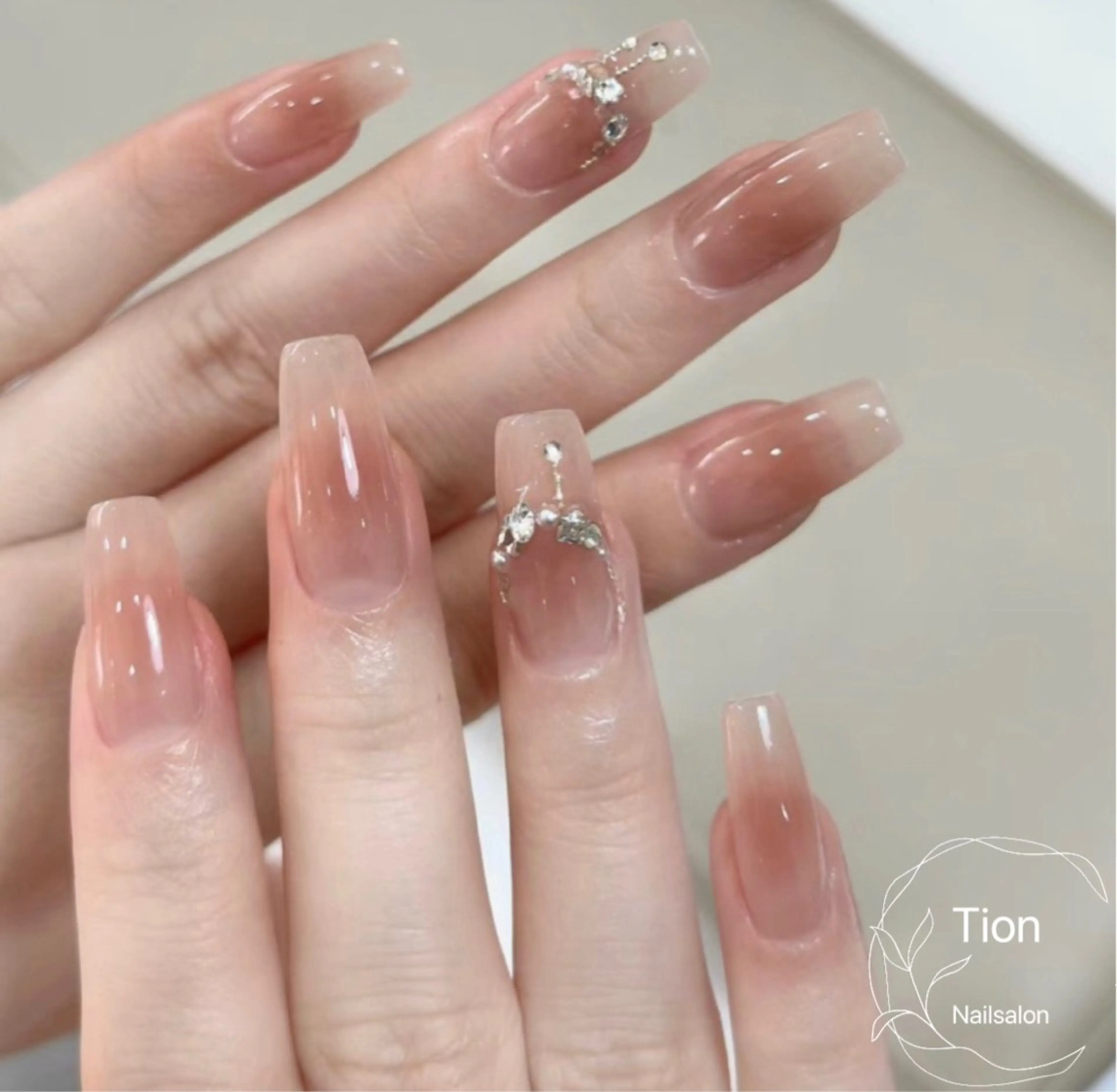 ネイル チークネイル 長さ出し フットネイル フレンチネイル ジェルネイル Nailsalon Tion 横浜西口店のネイルデザイン