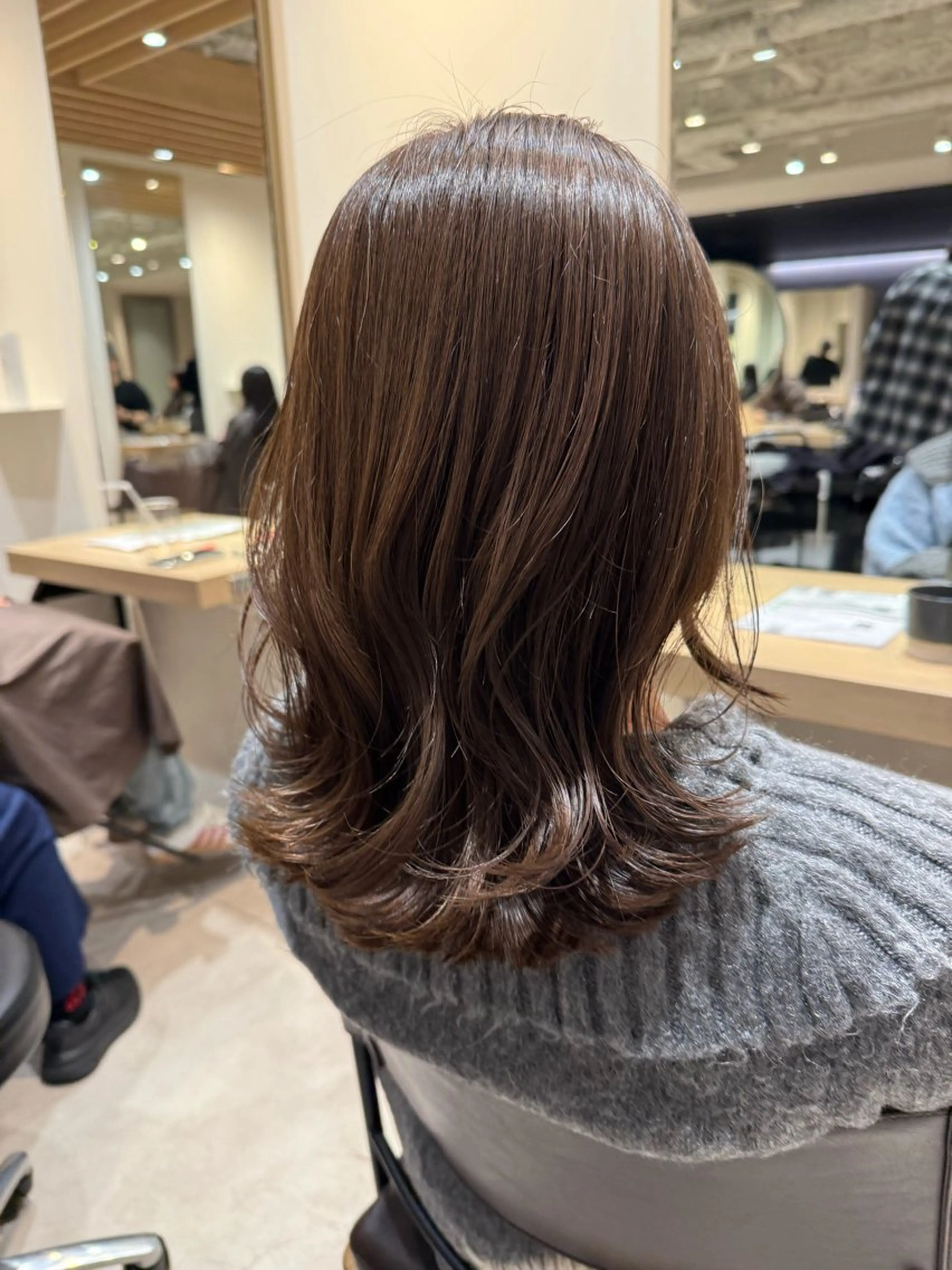ミディアム カラー 古堅 梨乃のヘアスタイル
