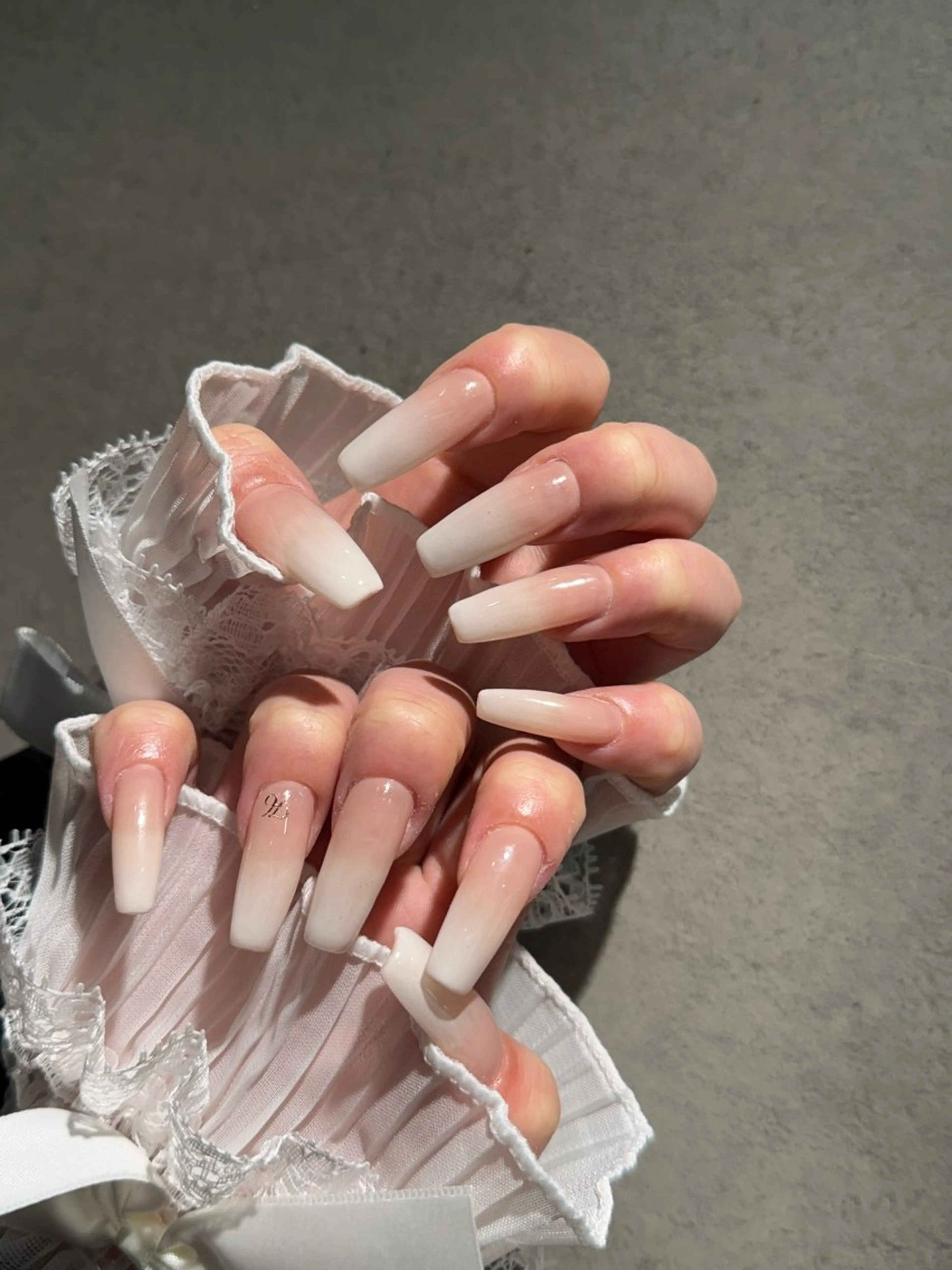 ネイル I-nailロング /ワンホン/キラキラのネイルデザイン