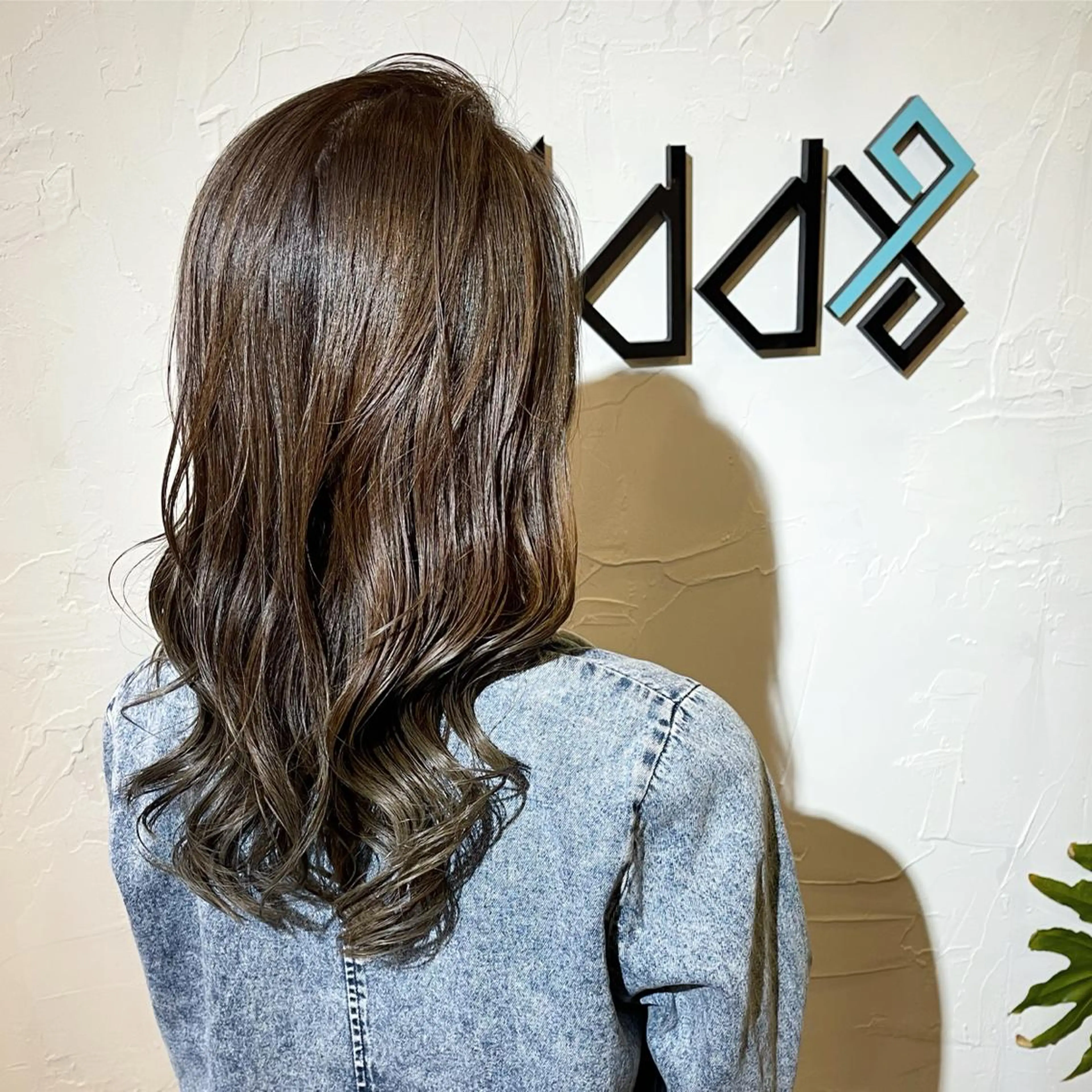 ミディアム カラー パーマ ヘアアレンジ ミディアムパーマ ボブ 顔まわりレイヤー レイヤーカット チャンモリパーマ カット ヘアカラー トリートメント ヘッドスパ Add9 柳田健登のヘアスタイル