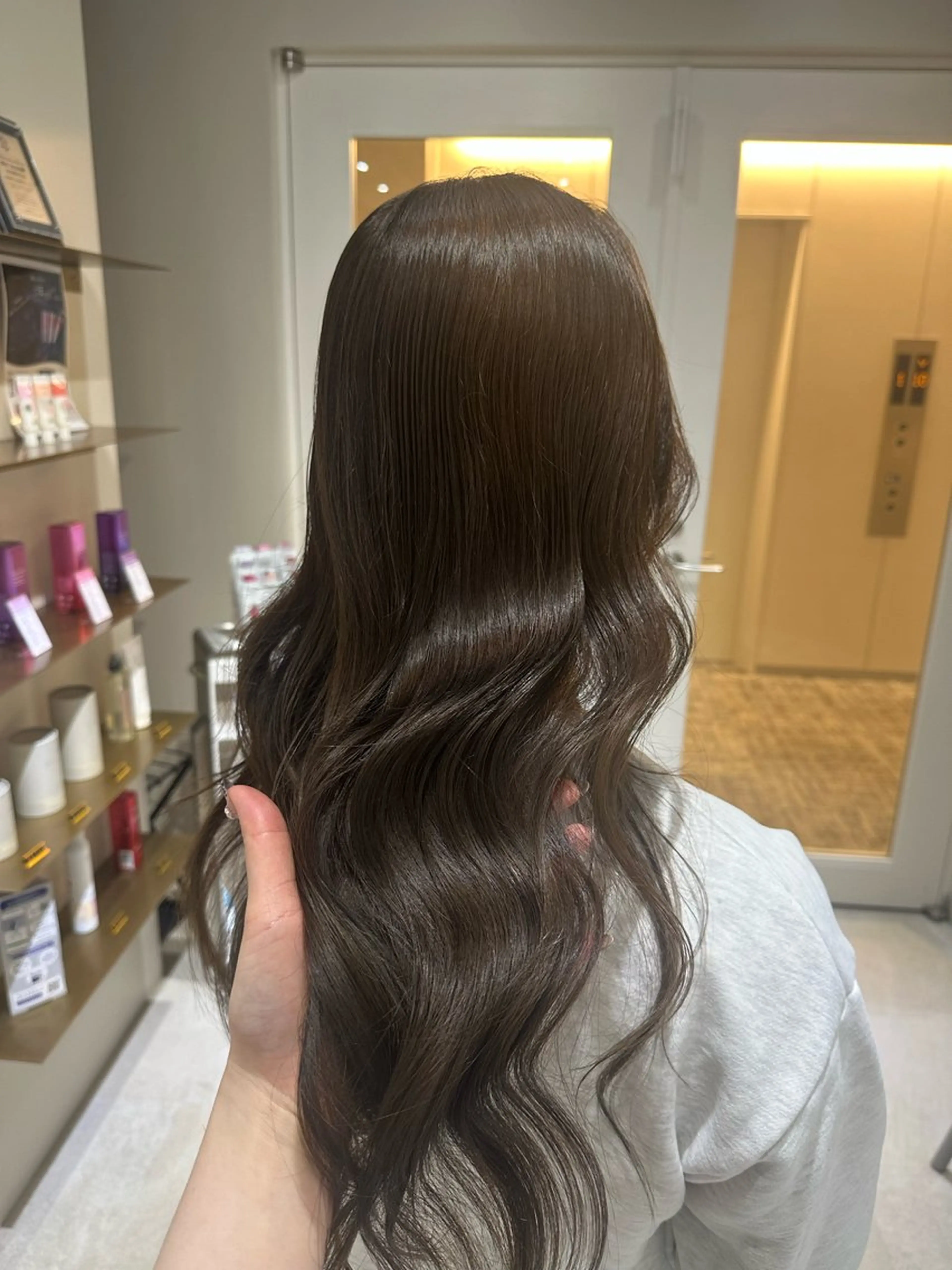 ロング アッシュ 中村 友莉夏のヘアスタイル