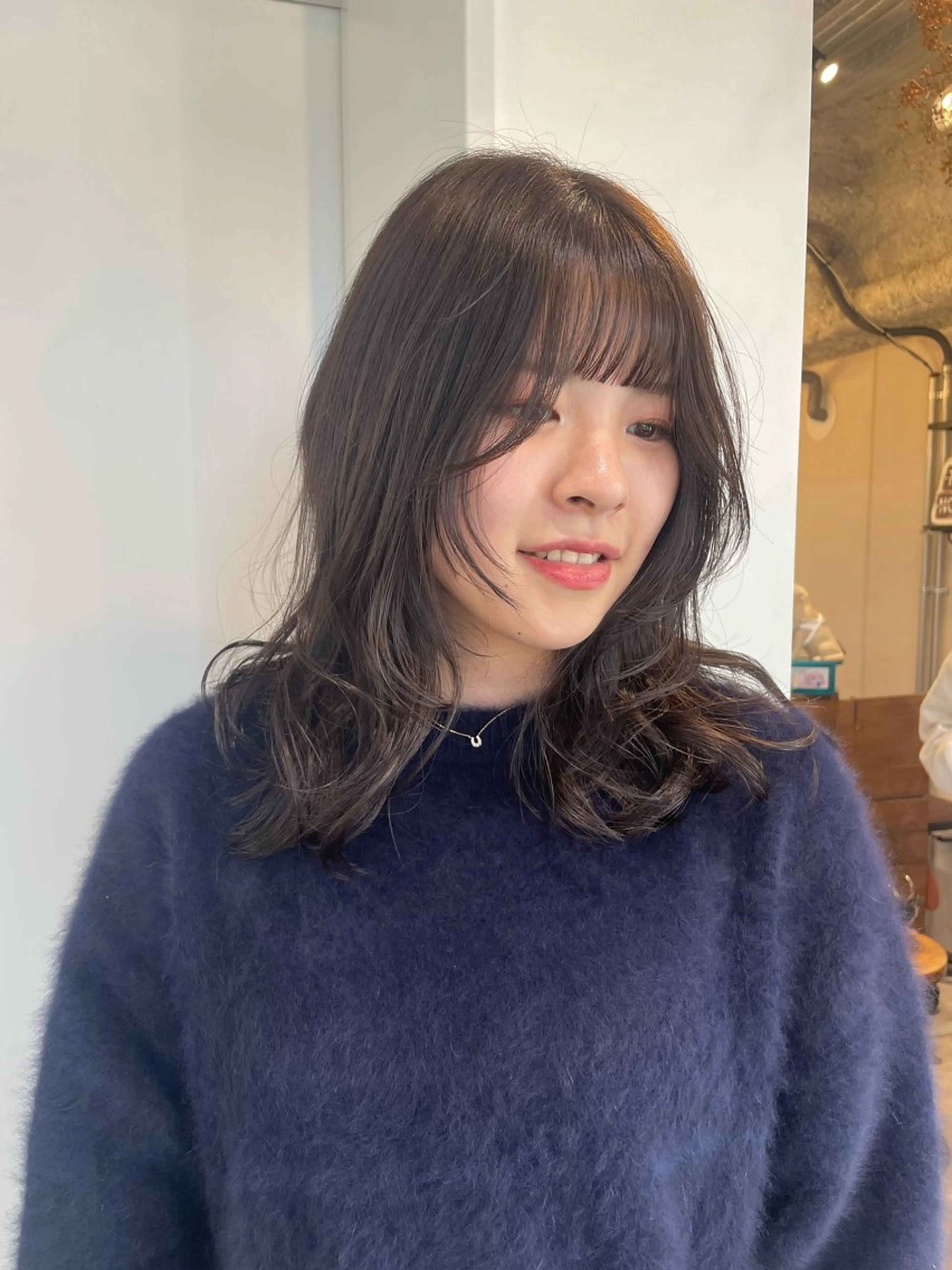 セミロング 顔まわりレイヤー レイヤーカット カット ヘアカラー 狩野 羅夢のヘアスタイル