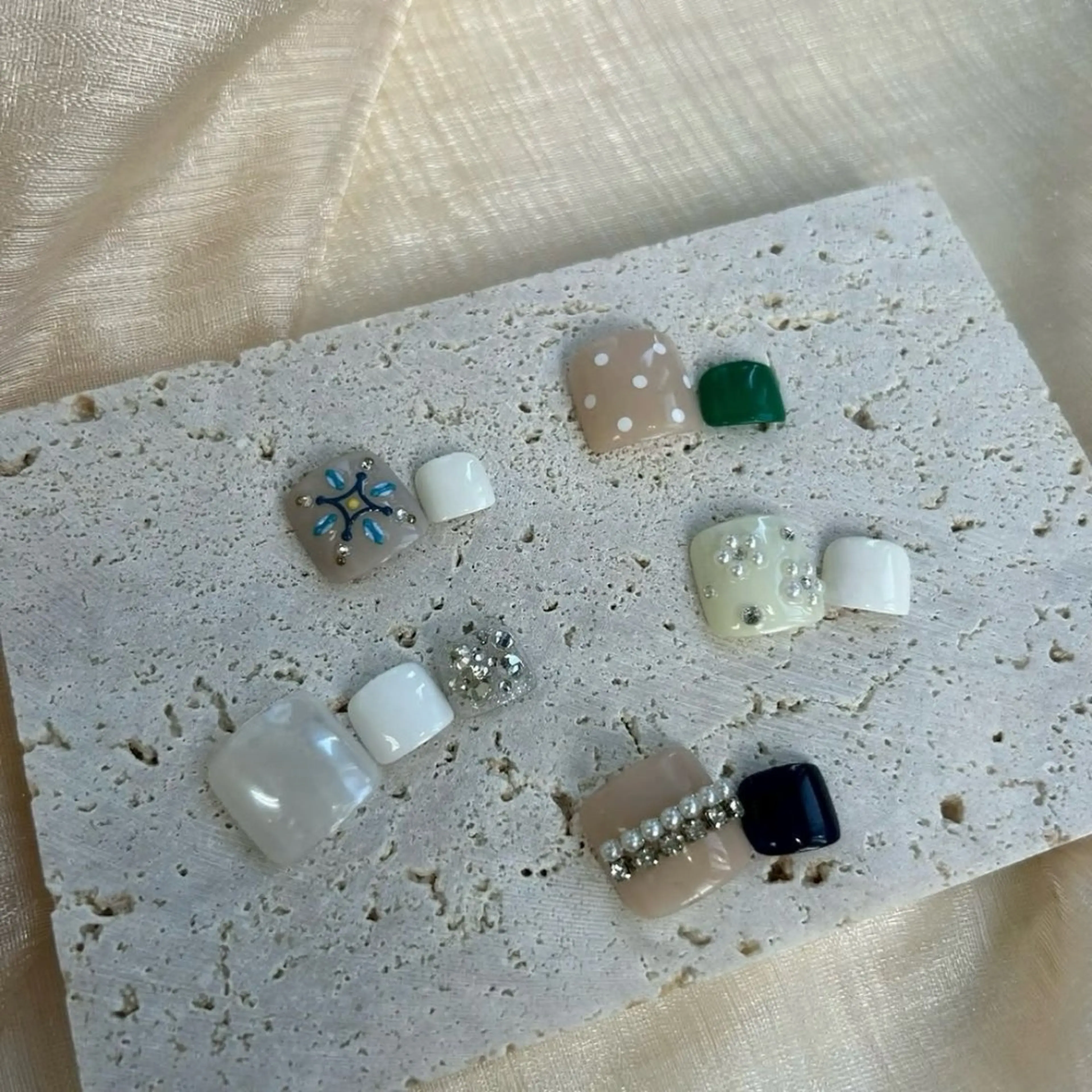 ネイル アートネイル フットネイル ミラーネイル ストーンネイル 夏ネイル chai 上本町 sakuraのネイルデザイン