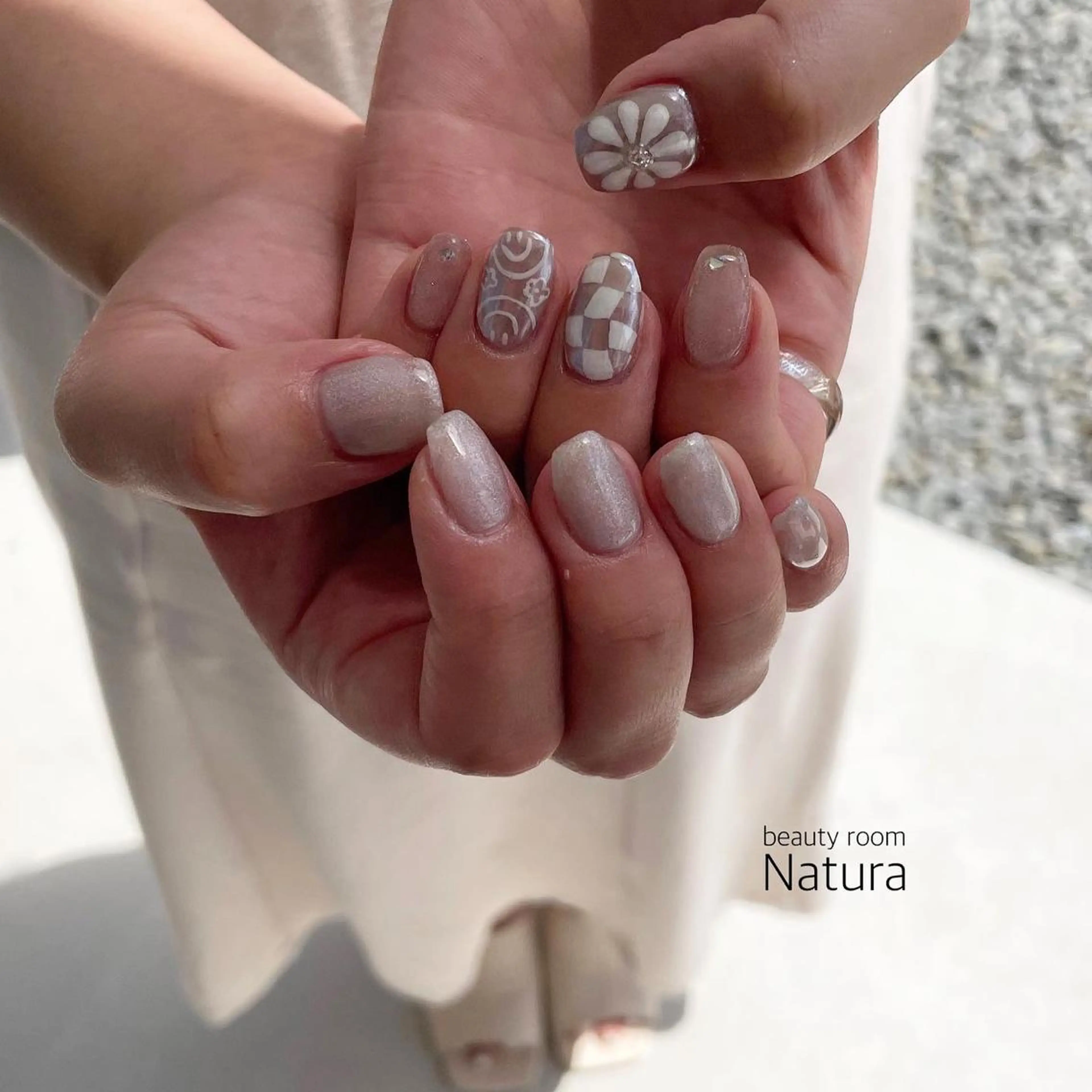 ネイル マツエク・マツパ アイブロウ ハンドネイル beautyroom Naturaのネイルデザイン