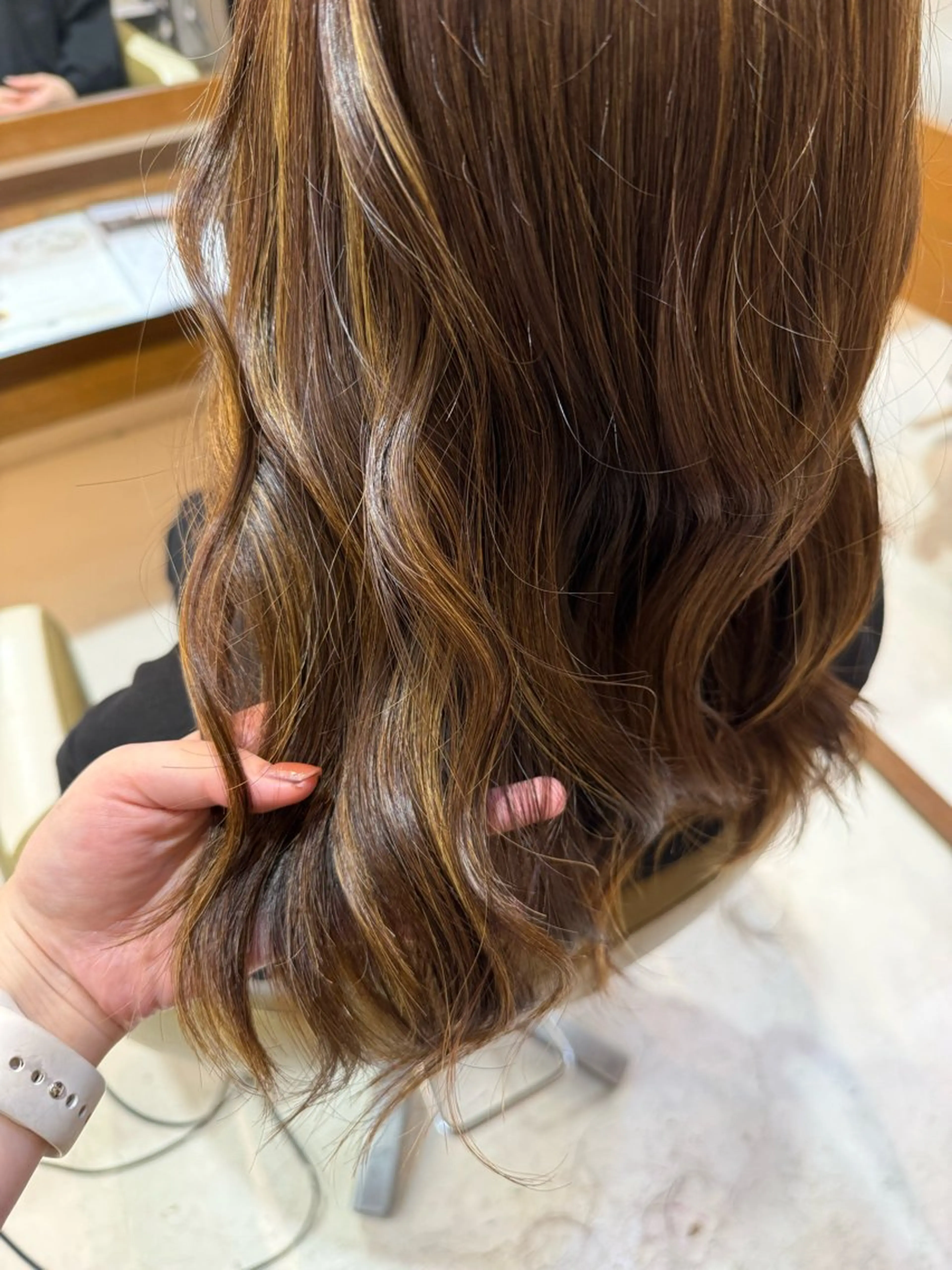 セミロング カット ヘアカラー 段 未佑のヘアスタイル