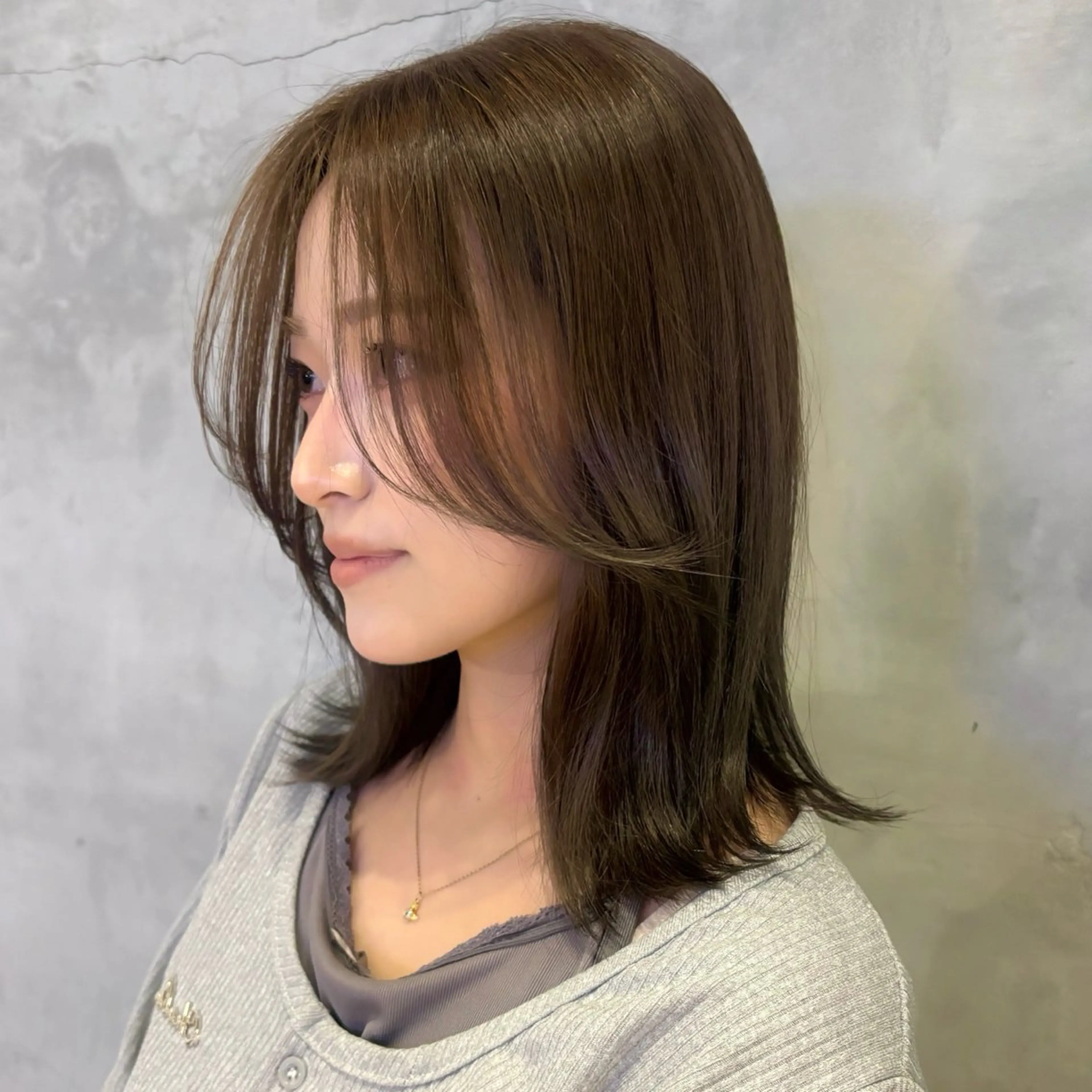 ミディアム カラー ベージュカラー 透明感カラー オリーブベージュ レイヤーカット カット ヘアカラー トリートメント 顔まわり🥨レイヤー /透明感/水口舞奈のヘアスタイル