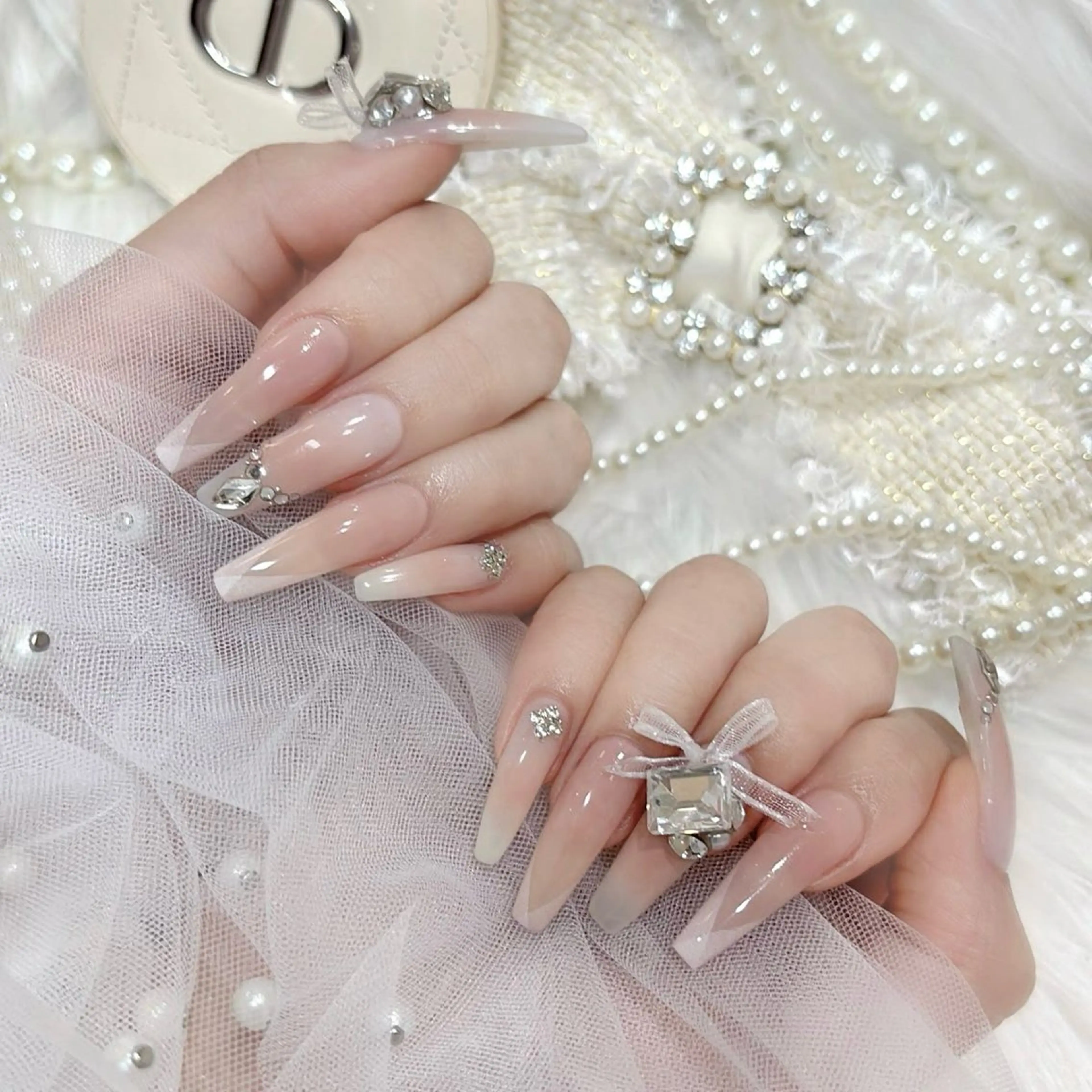 ネイル キラキラネイル 韓国ネイル ロングネイル ワンホンネイル ハンドネイル Josie nail salonのネイルデザイン