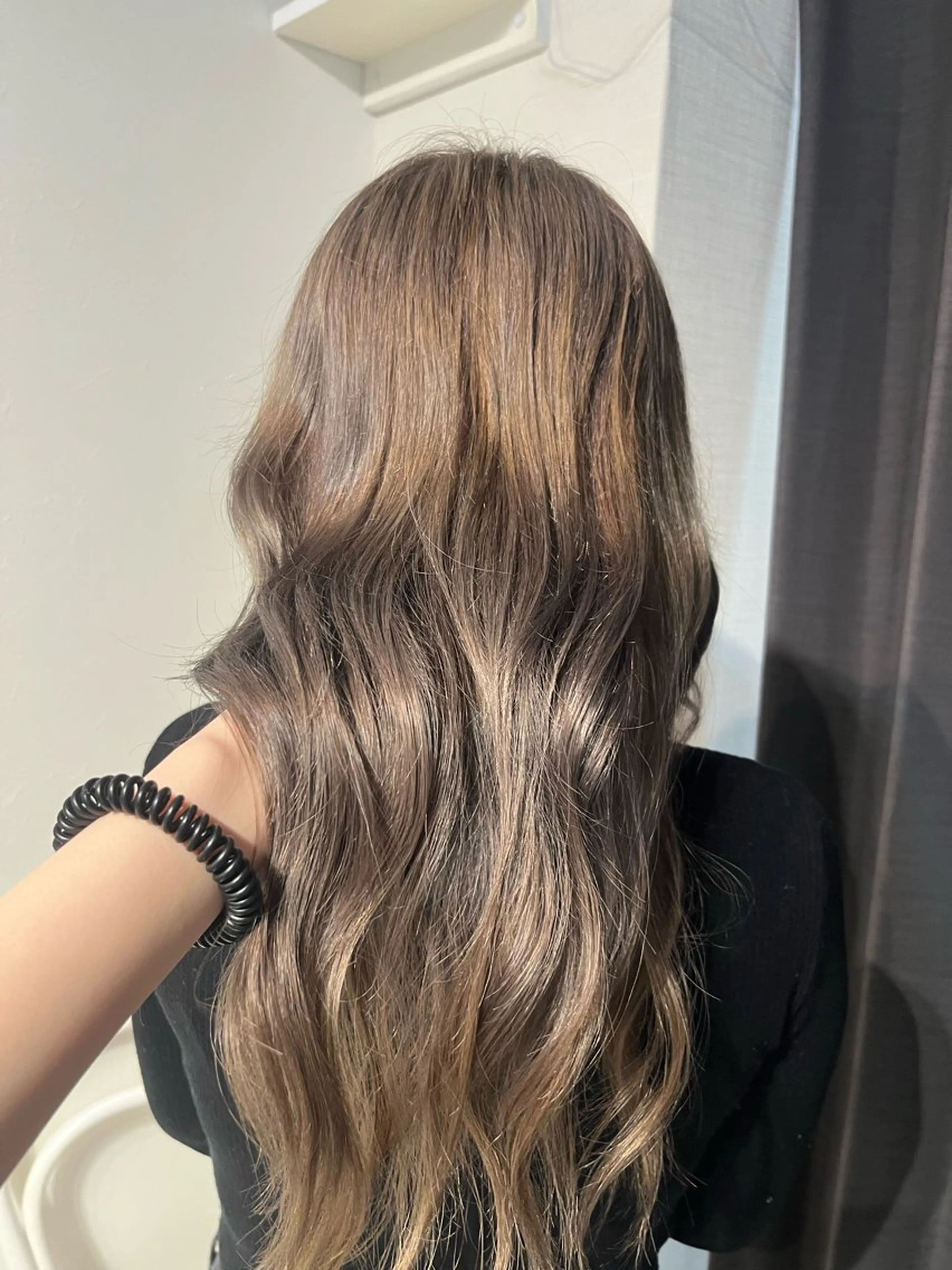 ロング カラー グレージュ annuy aoiのヘアスタイル