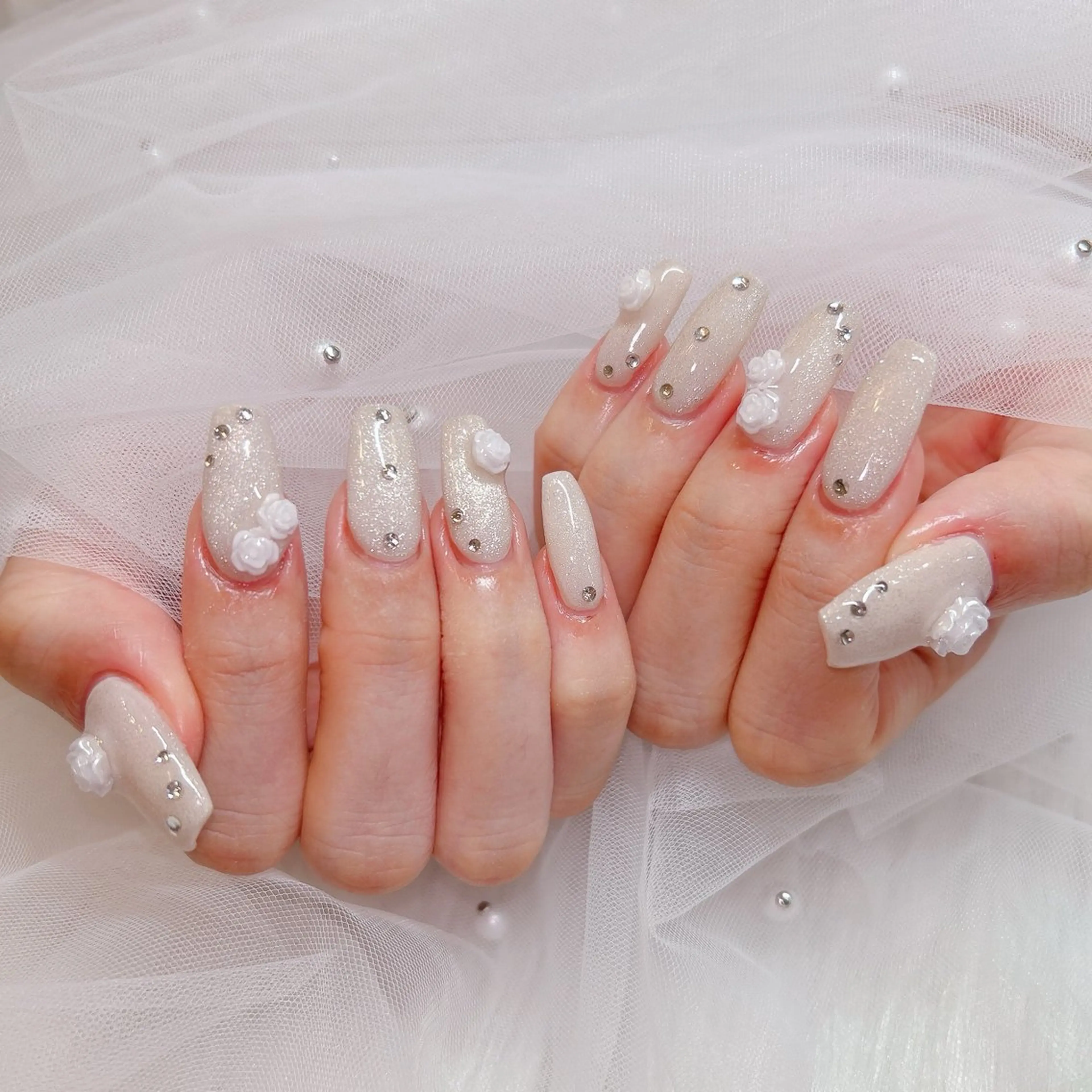 ネイル ネイルチップ ホワイト ラクロレ ハナ︎🌼のネイルデザイン