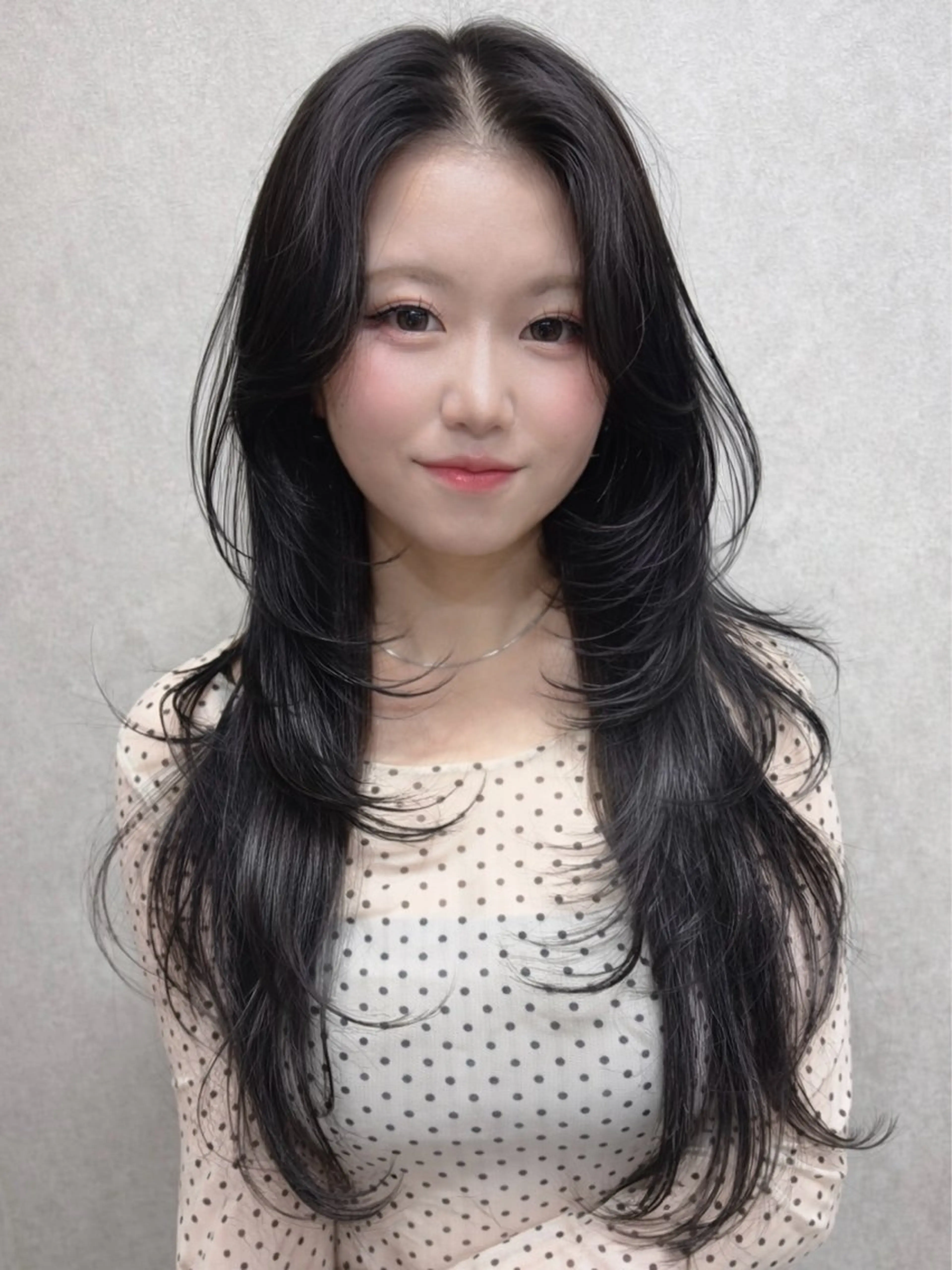 ロング カット ヘアカラー maya レイヤーカットのヘアスタイル