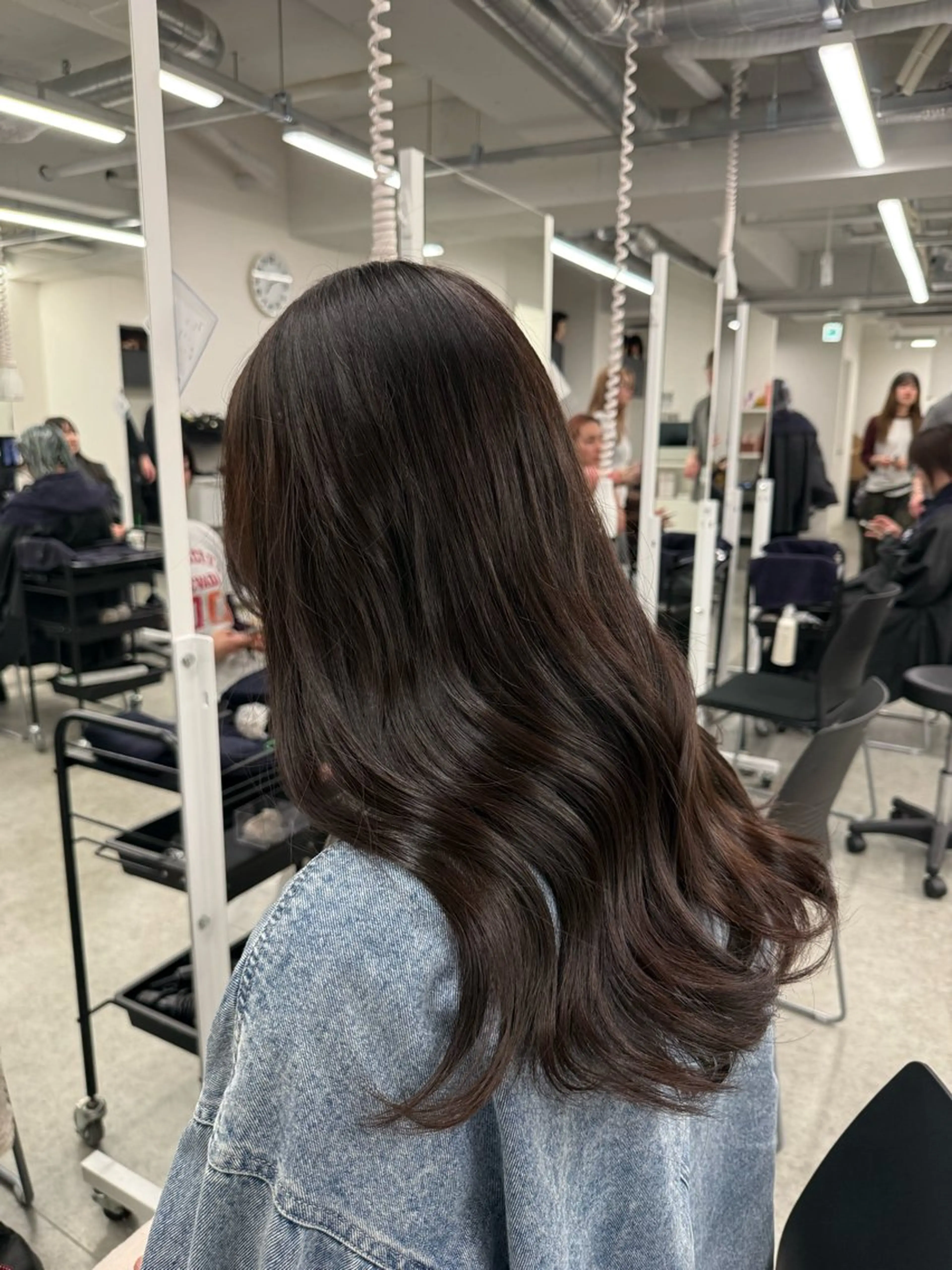 ロング カラー ワンホンカラー chino🤍🤍のヘアスタイル