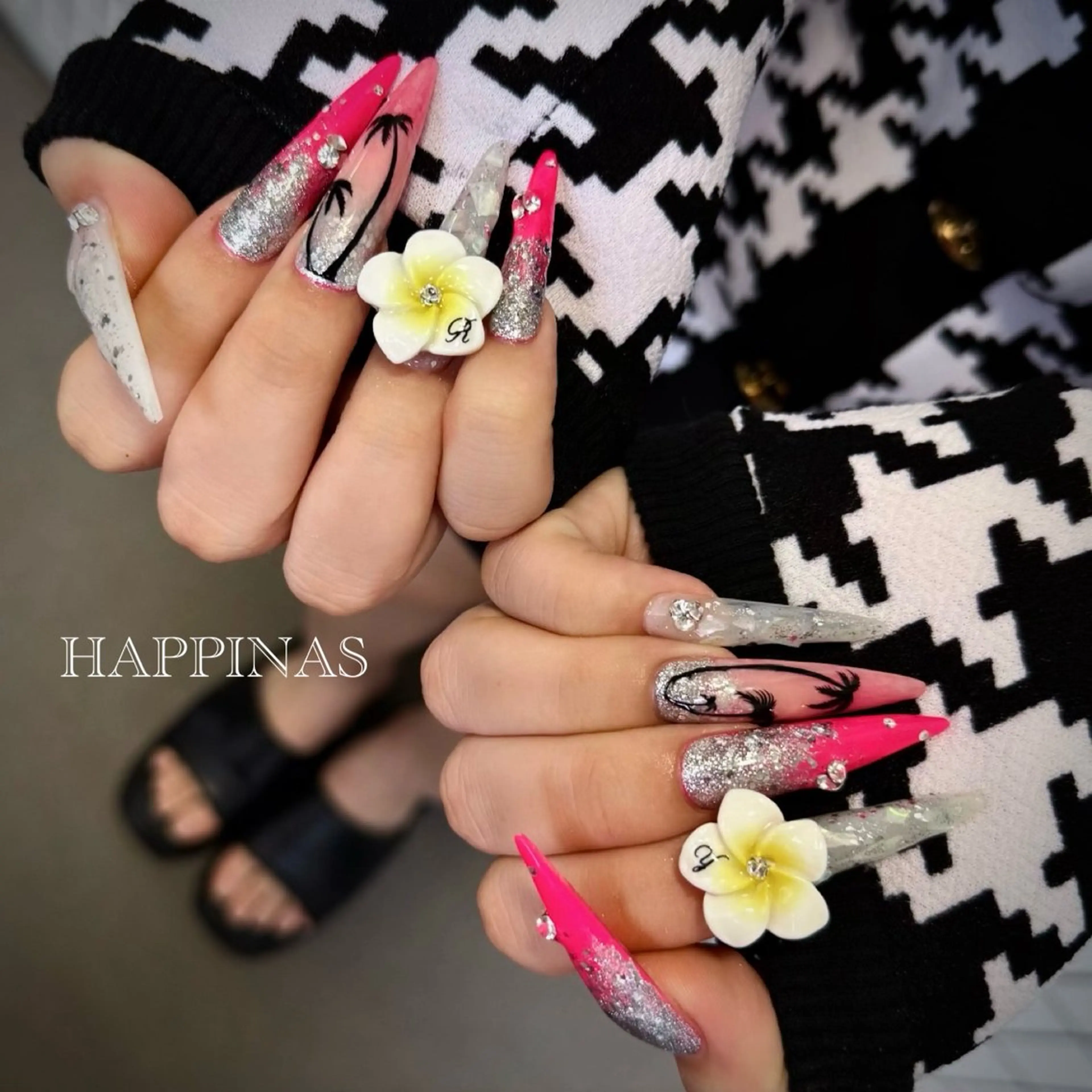 ネイル グラデーション スカルプネイル ストーンネイル 夏ネイル ハンドネイル HAPPINAS ののかのネイルデザイン