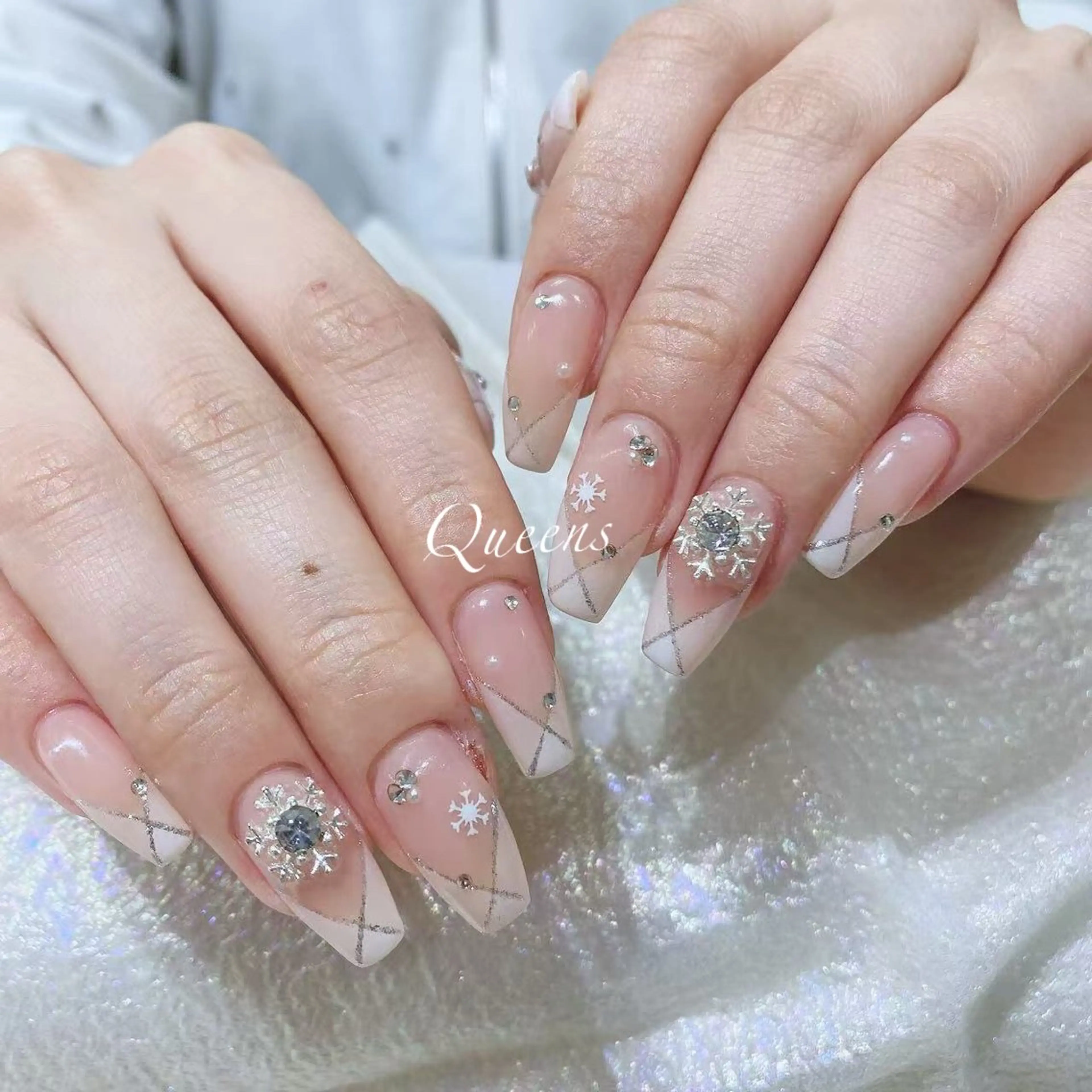 ネイル ハンドネイル Queens テイのネイルデザイン