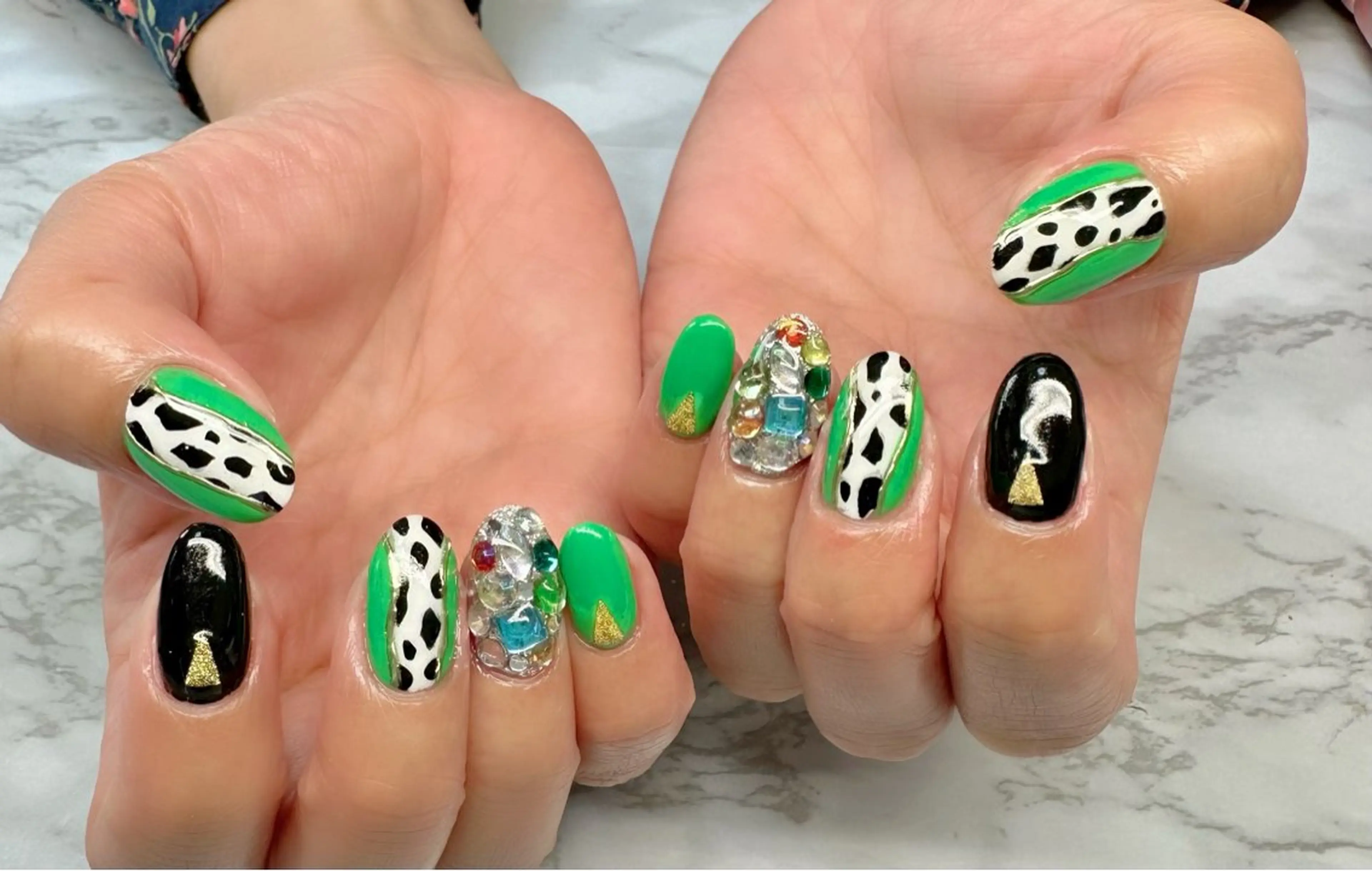 ネイル アニマル柄 アートネイル 冬ネイル クリスマス M.N_ nailのネイルデザイン