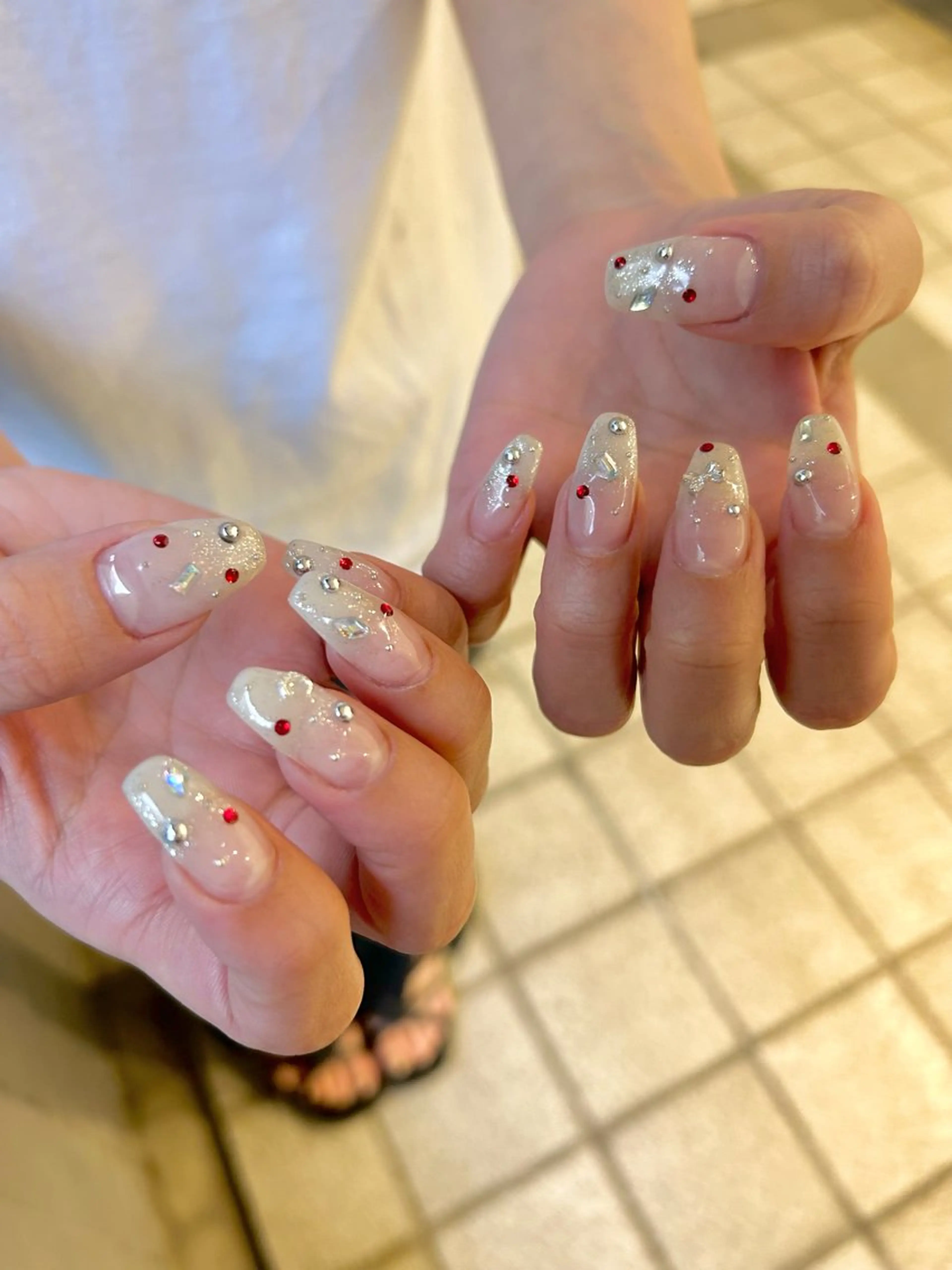 ネイル キラキラネイル 持ち込み オフィスネイル ピンク ピンクベージュ ハンドネイル Lily nailのネイルデザイン
