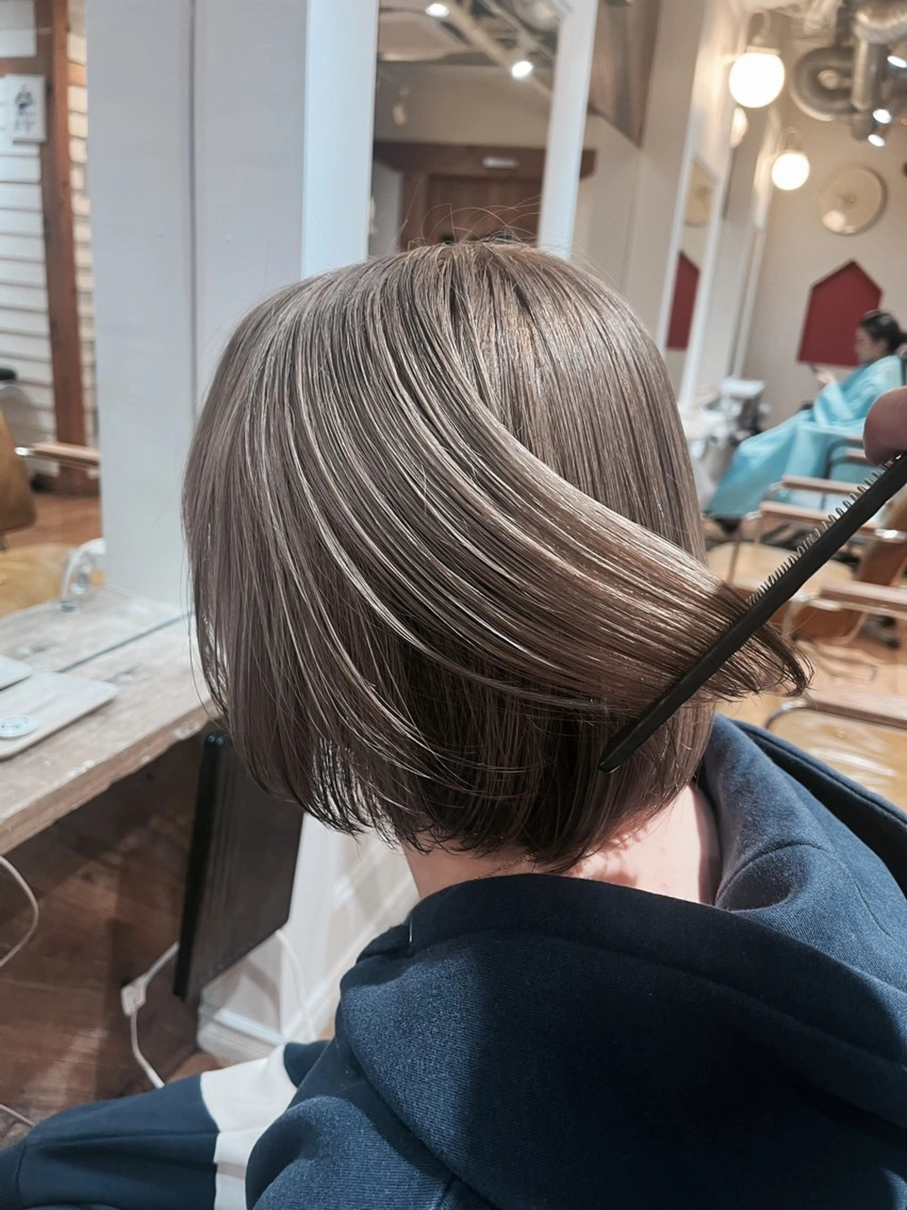 ミディアム カット ヘアカラー 【ブロンド】【ベージ ュ系】TAKUMAのヘアスタイル