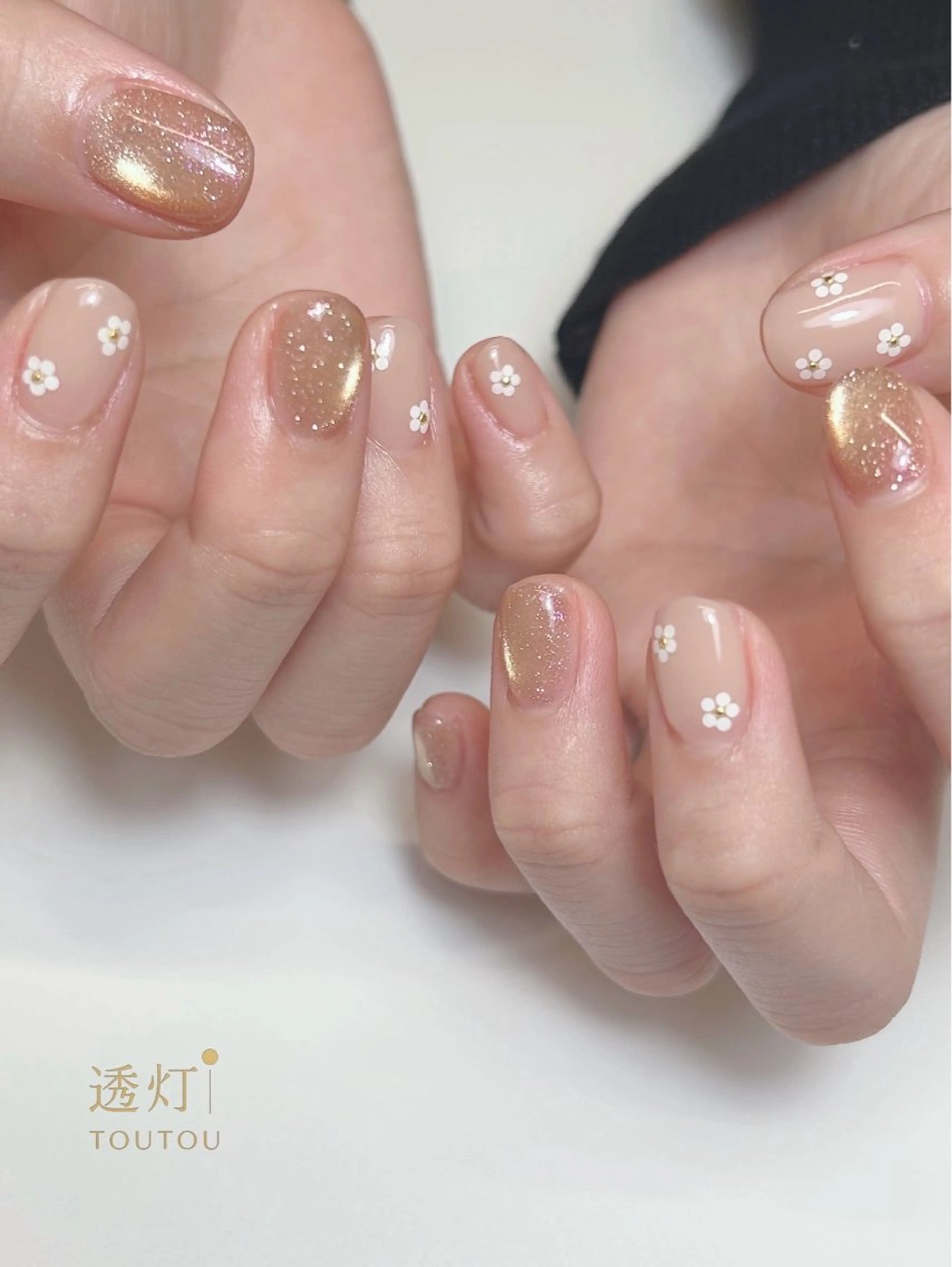 ネイル ハンドネイル 透灯 TOUTOU 🪄のネイルデザイン
