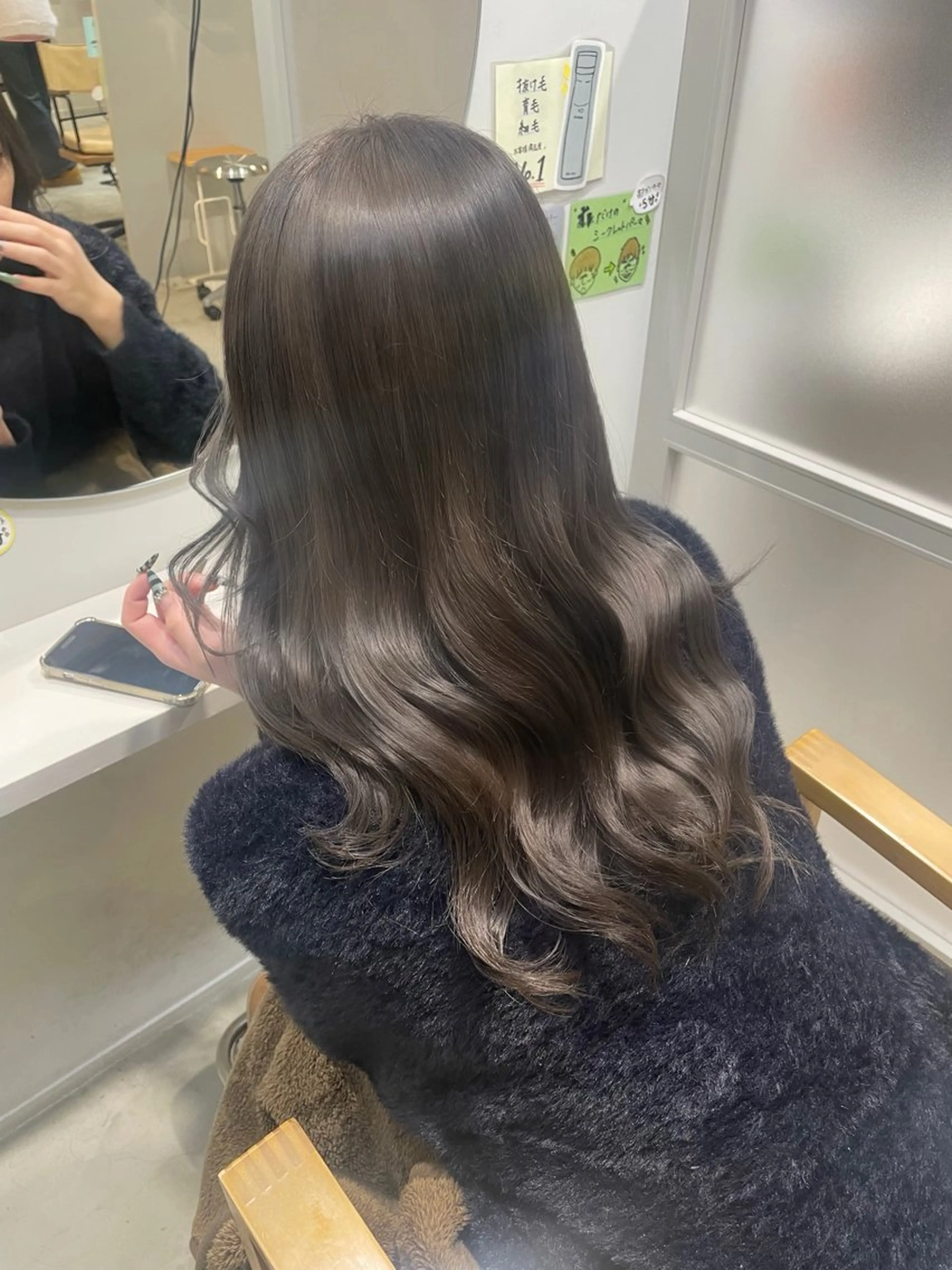 セミロング ヘアカラー チグサ ミウのヘアスタイル