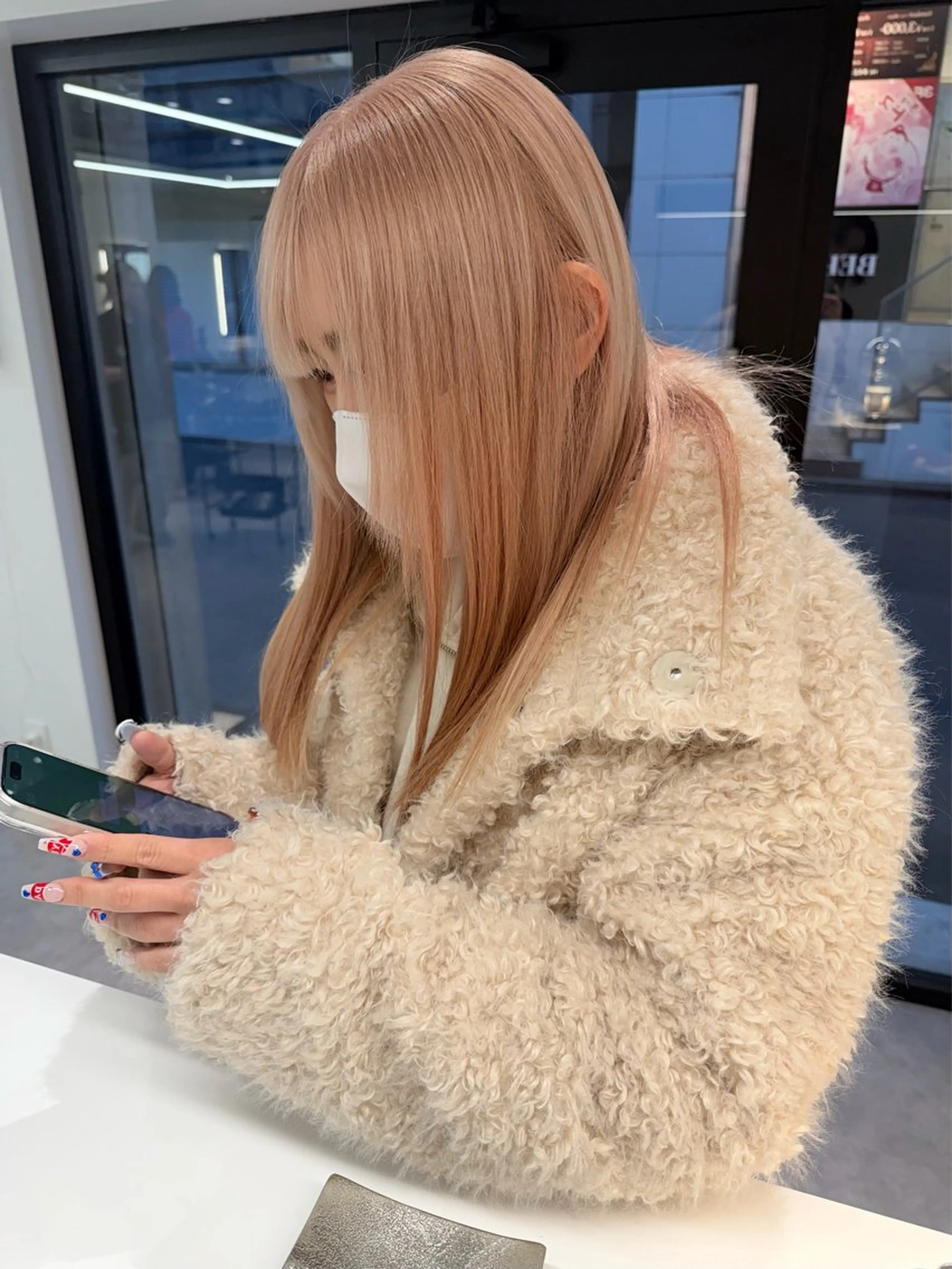 ミディアム カラー ベージュカラー ハイトーンカラー ミルクティーベージュ レイヤーボブ/ボブ 仲川和人のヘアスタイル