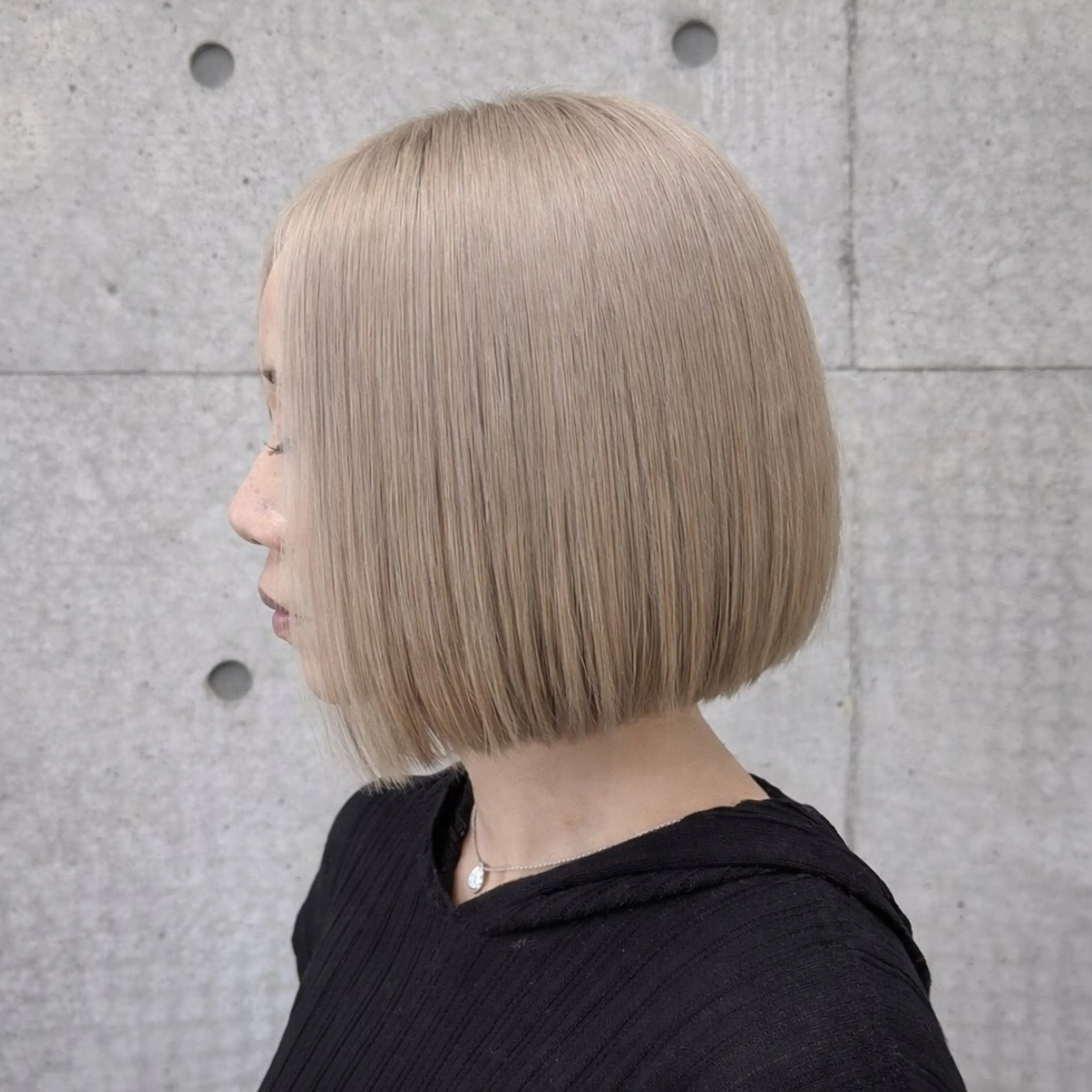 ショート カラー ベージュカラー ブリーチ ケアブリーチ ハイトーンカラー ホワイトベージュ ヘアカラー トリートメント ヘアセット ✨ブリーチ支持No1 複雑履歴修正/舘岡のヘアスタイル