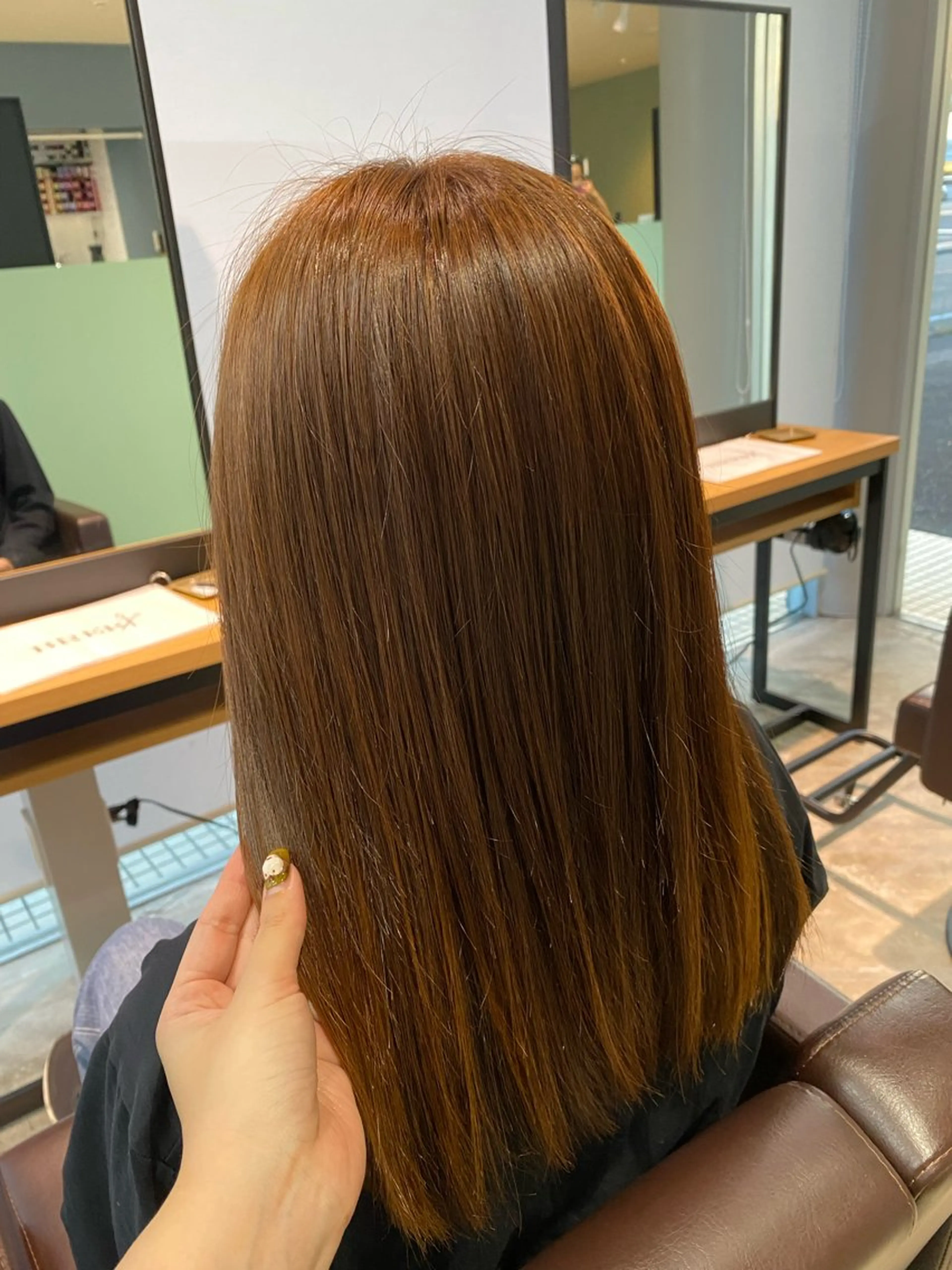 カラー ブラウンカラー . SHIZUKAのヘアスタイル