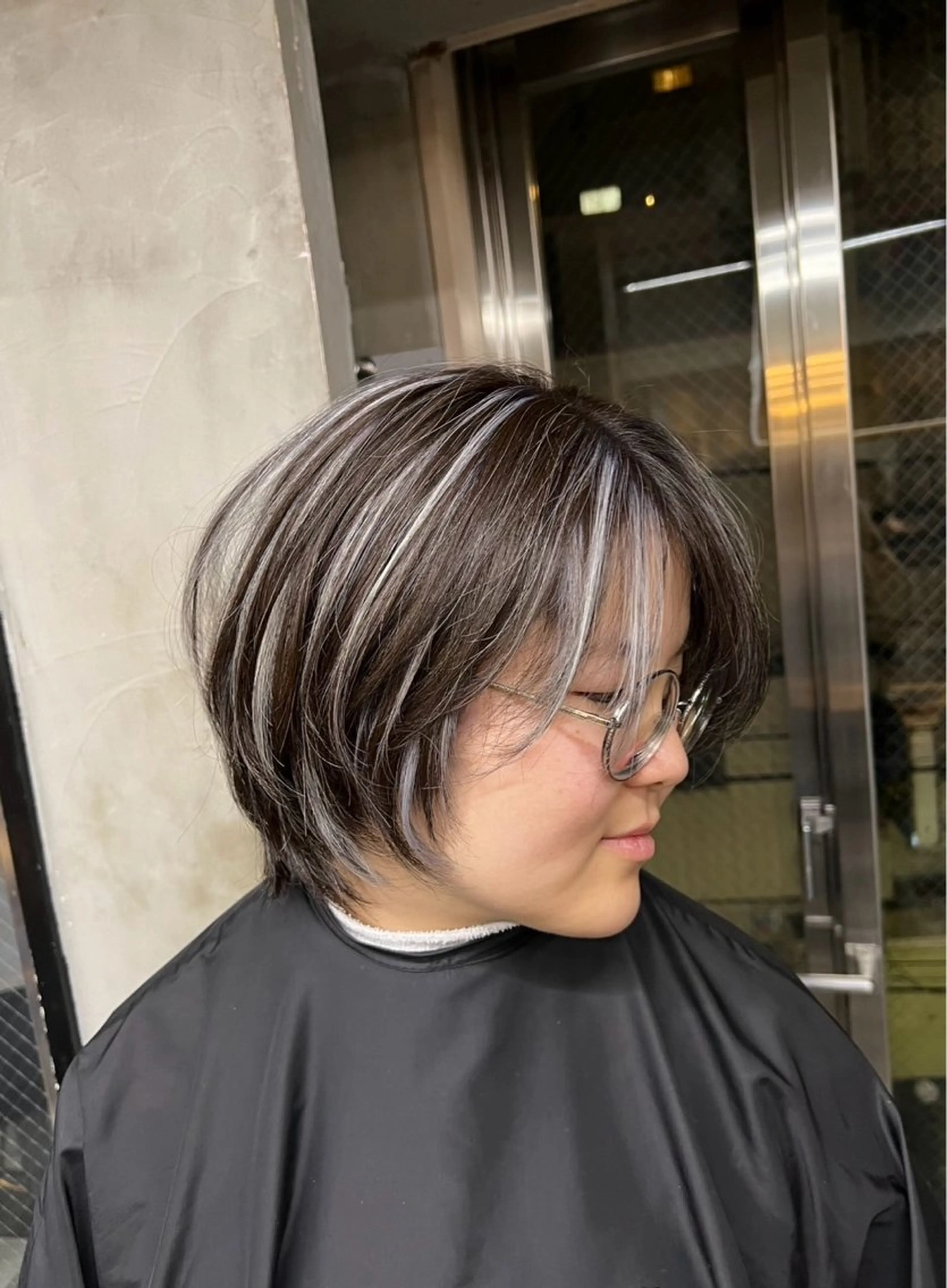 ショート カラー ダークグレー ダークグレージュ グレージュ ハイライトカラー ハイライト カット ヘアカラー トリートメント 指名数No.1 /NAOYAのヘアスタイル