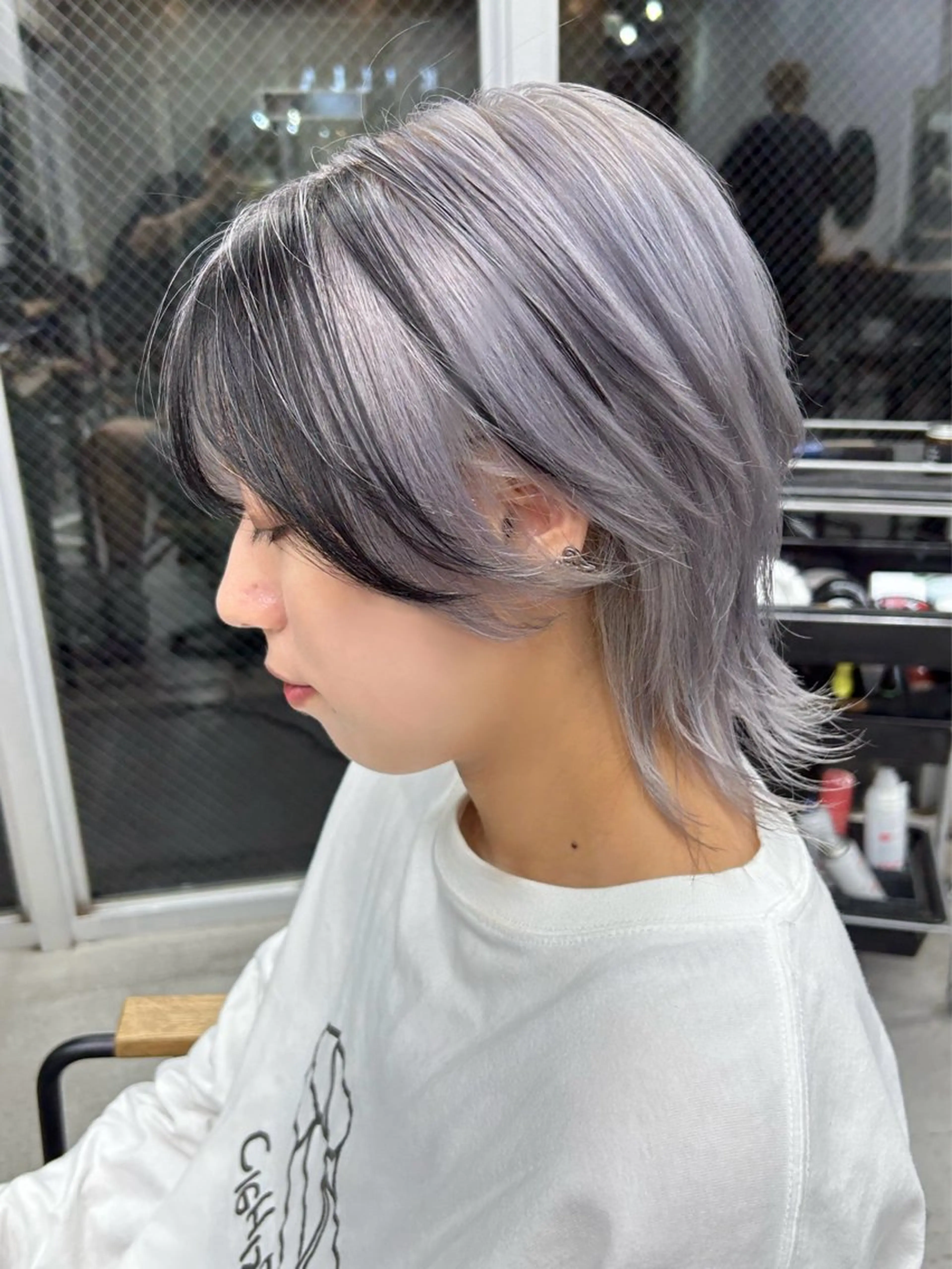 ショート カラー デザインカラー インナーカラー シルバー ウルフカット ヘアカラー トリートメント ヘアセット RYOSUKE ハイトーンのヘアスタイル