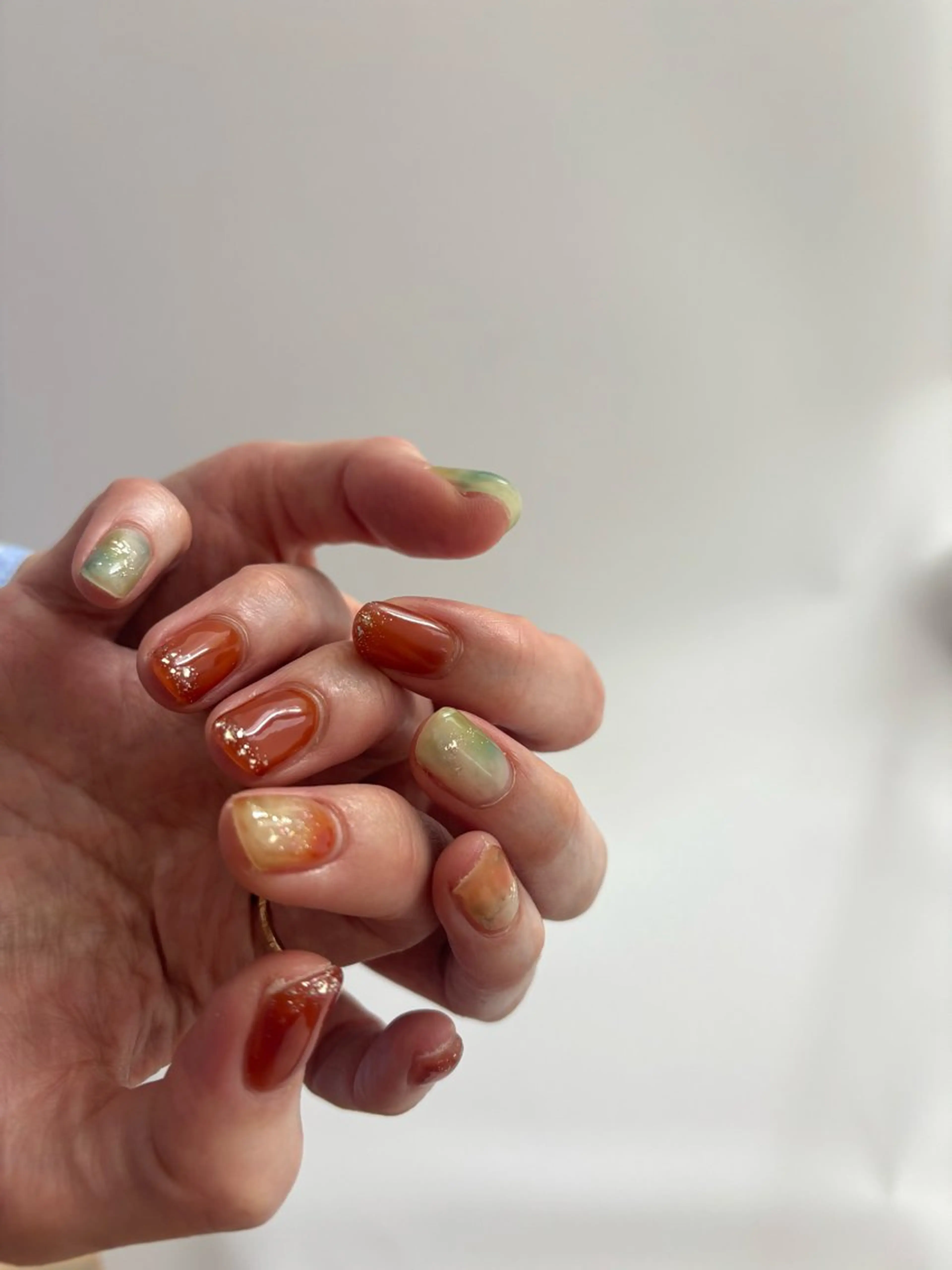 ネイル ブラウン グリーン ハンドネイル Elio 国泰寺のネイルデザイン