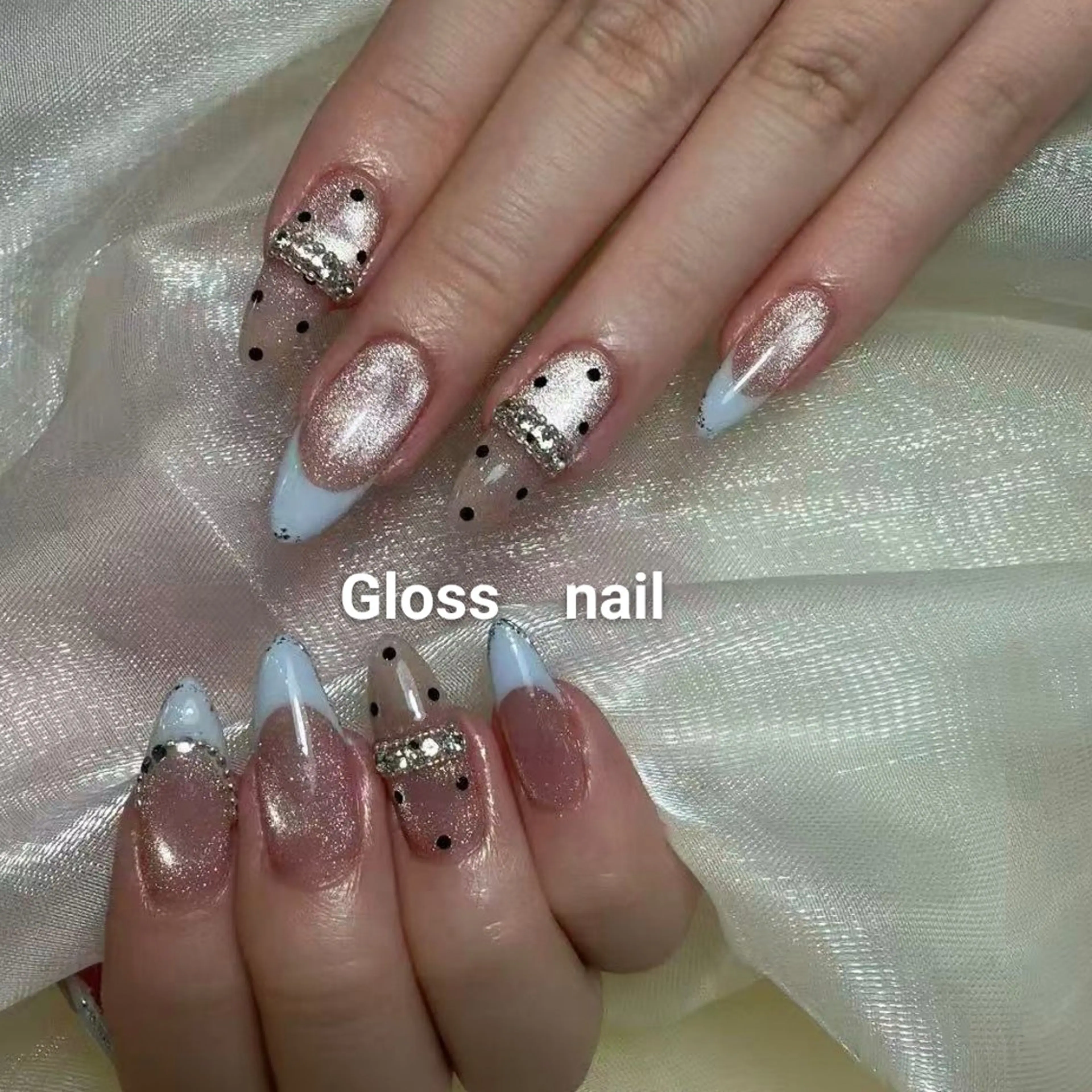 ネイル アヤカ☘️Gloss nailのネイルデザイン