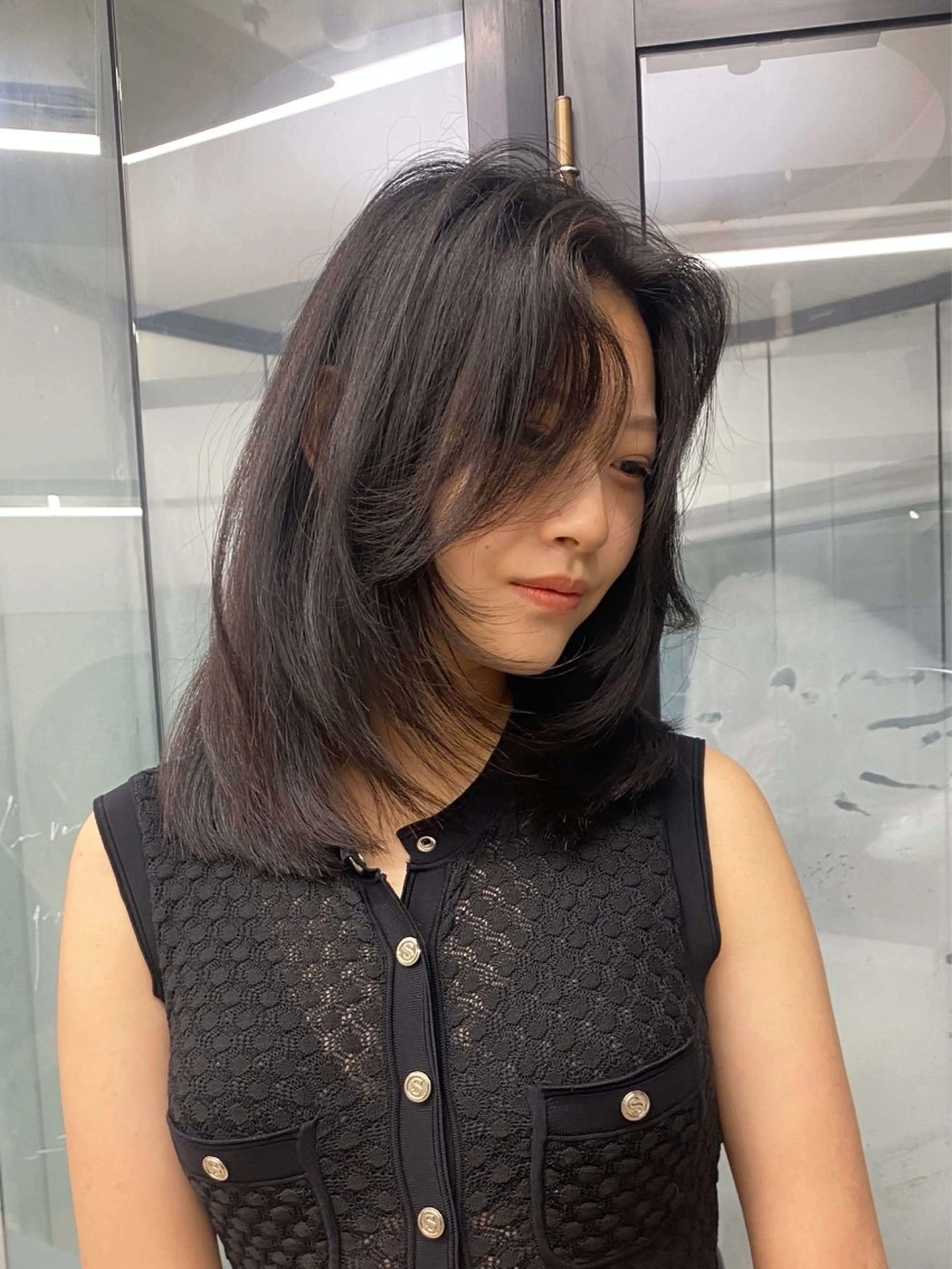 セミロング レイヤーカット 鳴海 稜真のヘアスタイル