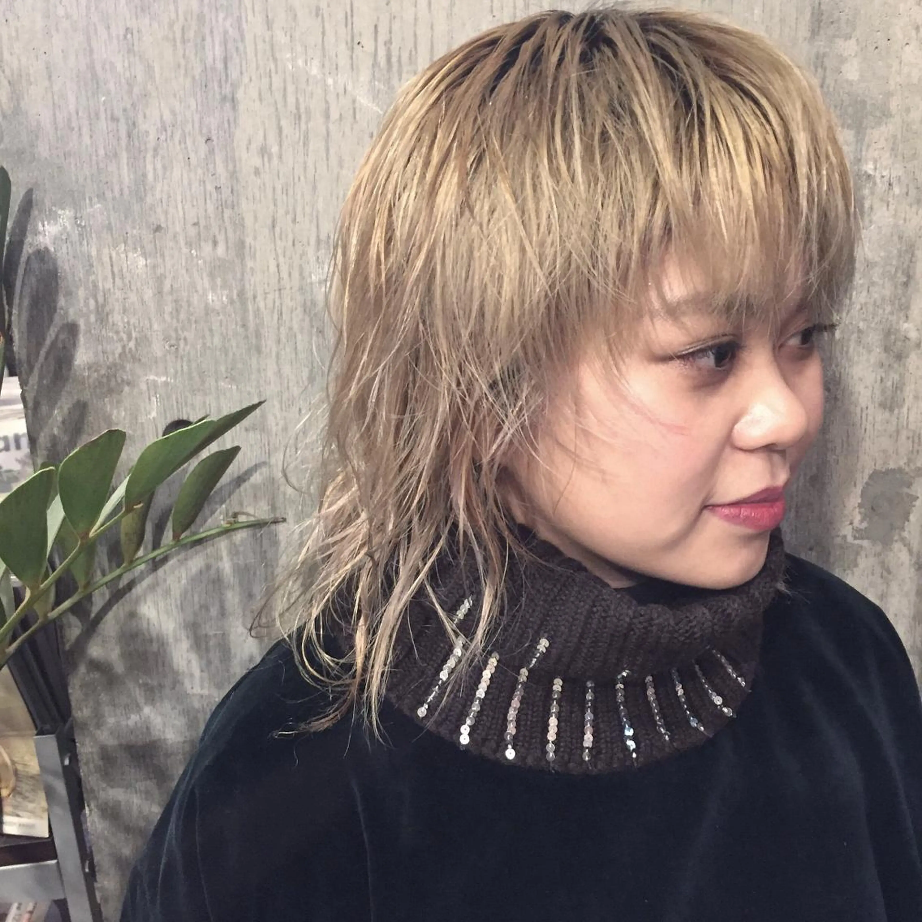 ミディアム カラー アッシュ ベージュカラー ブリーチ 🐝 hachi🐝のヘアスタイル