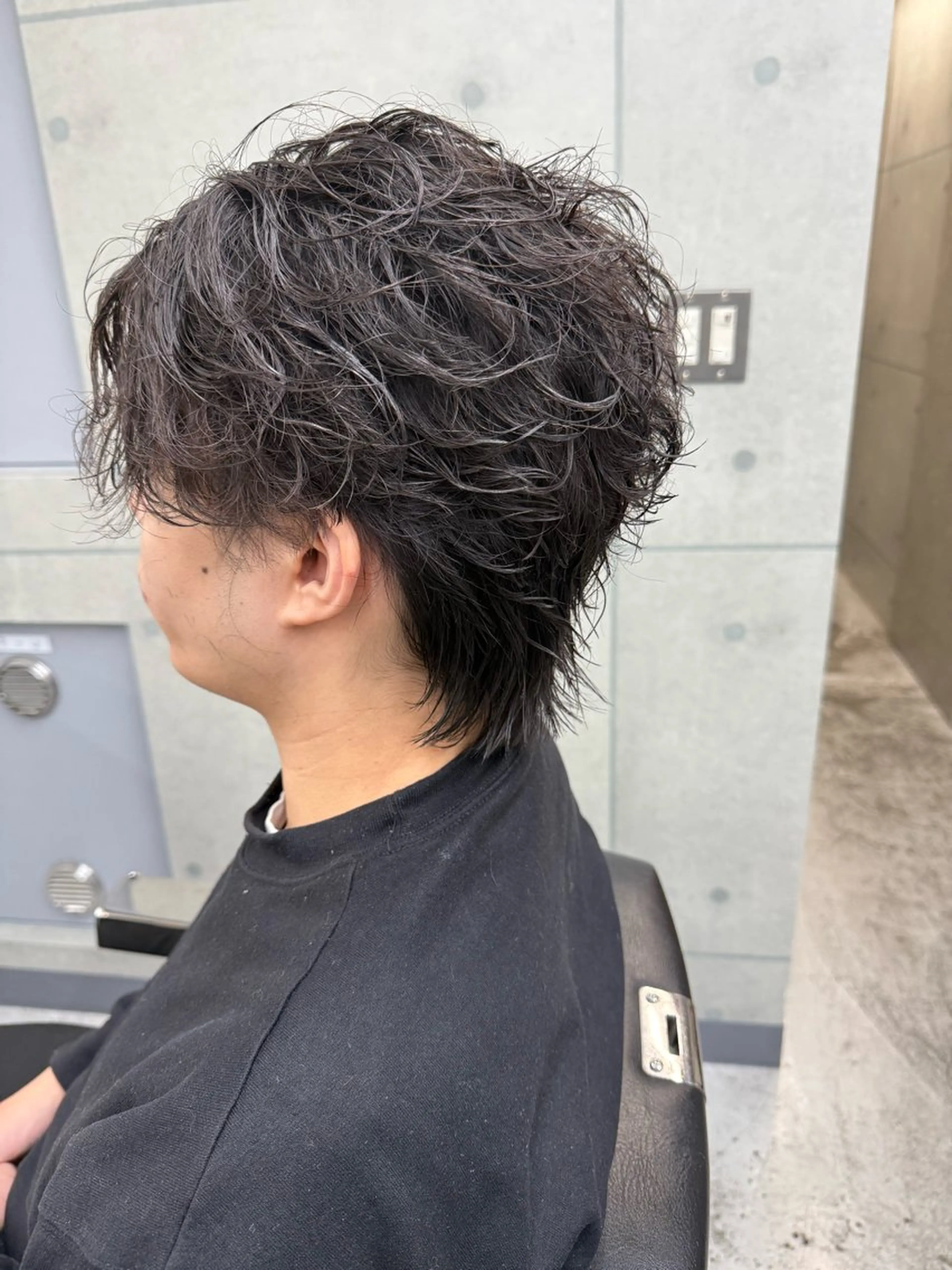 ミディアム パーマ メンズ ミディアムパーマ メンズブリーチ センターパート フェードカット フェザーパーマ 【メンズ・カット】 藪 清正のヘアスタイル