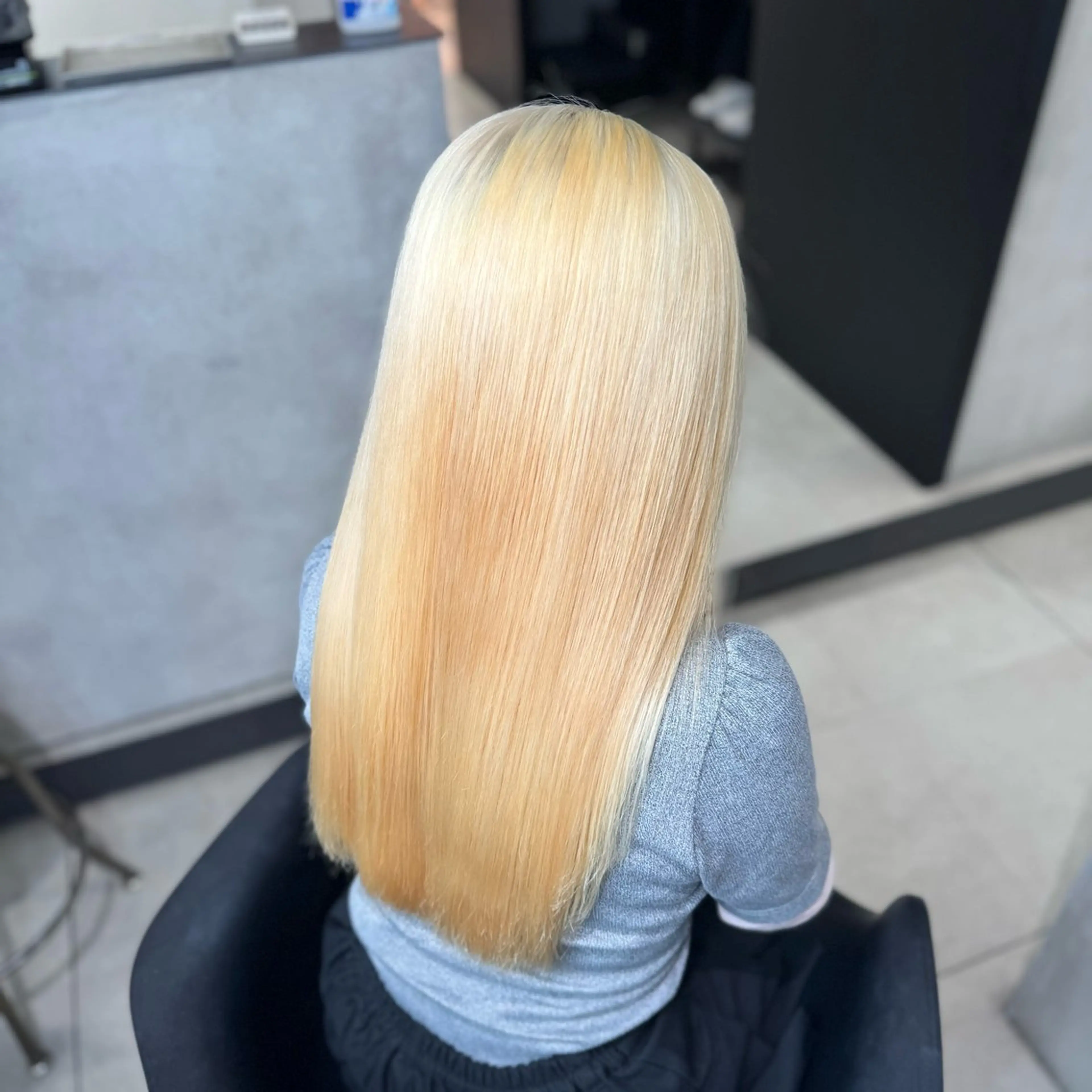 ロング カラー 抜きっぱなしブロンド ブロンド ヘアカラー 大阪 梅田/ ハイトーン/エクステのヘアスタイル