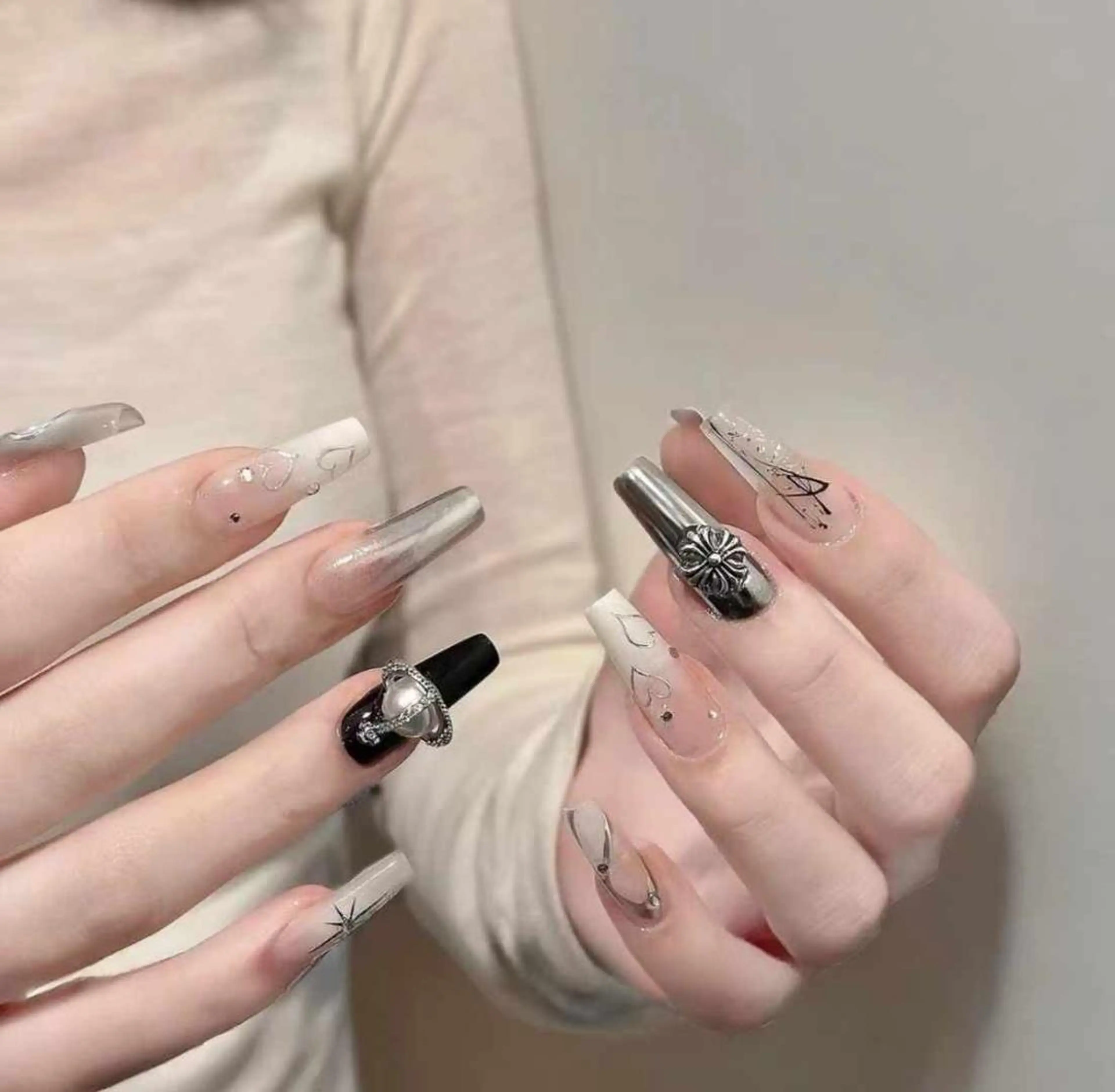 ネイル VIVIAN リサのネイルデザイン