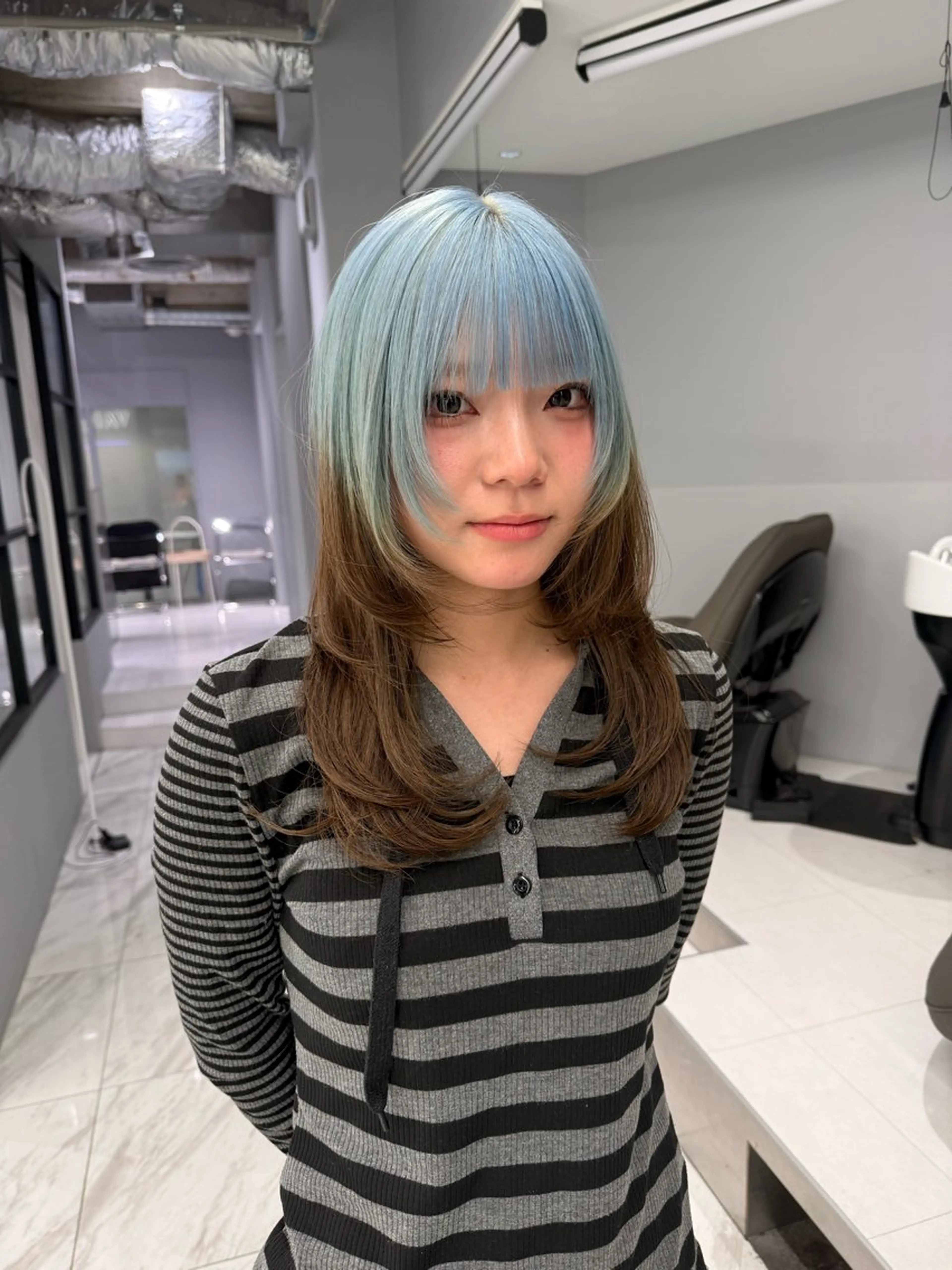 ロング カラー ブルーカラー ブラウンカラー カット ヘアカラー トリートメント ハイトーンレイヤー 顔まわりSOTAのヘアスタイル