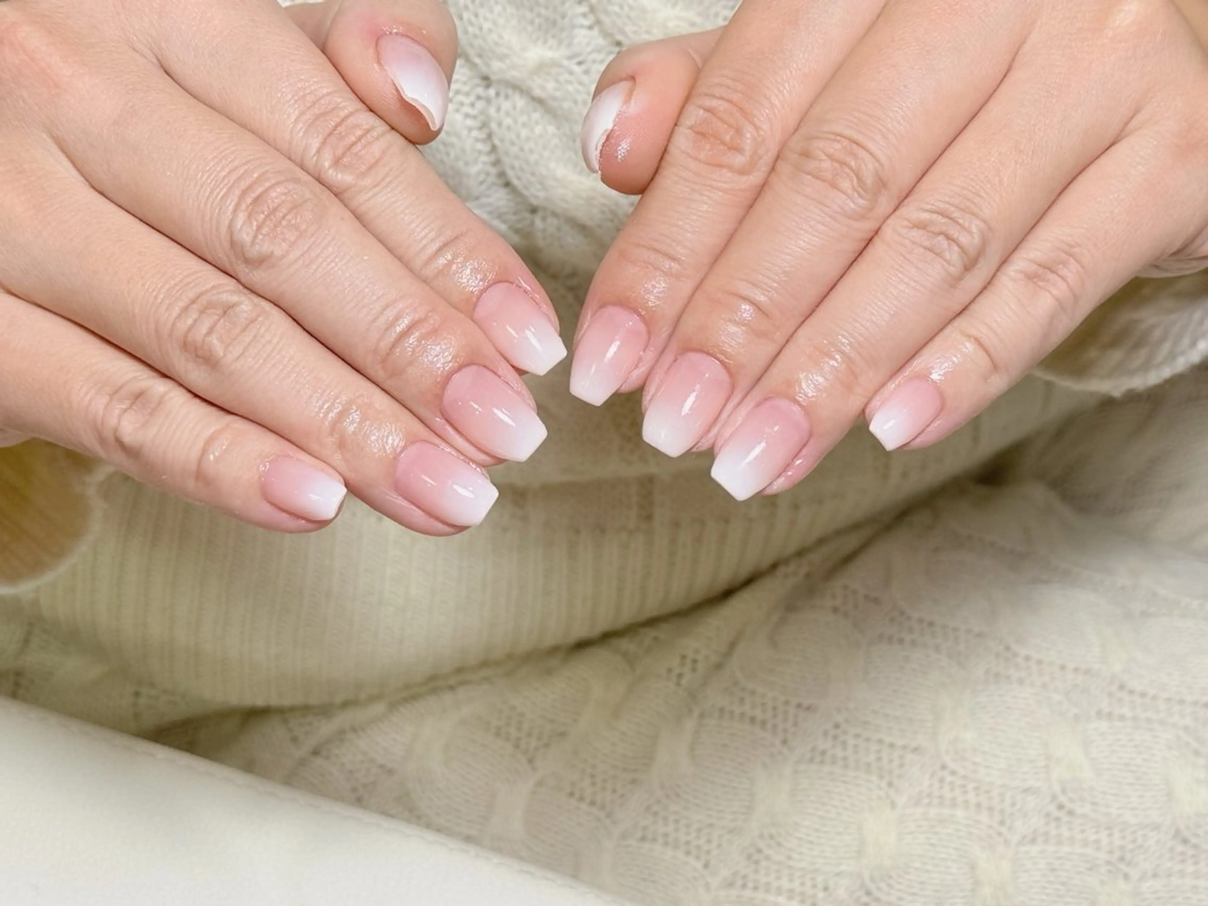 ネイル アートネイル オーロラネイル チークネイル フレンチネイル ガラスフレンチ ハンドネイル 🎀YooLi Nail salonのネイルデザイン