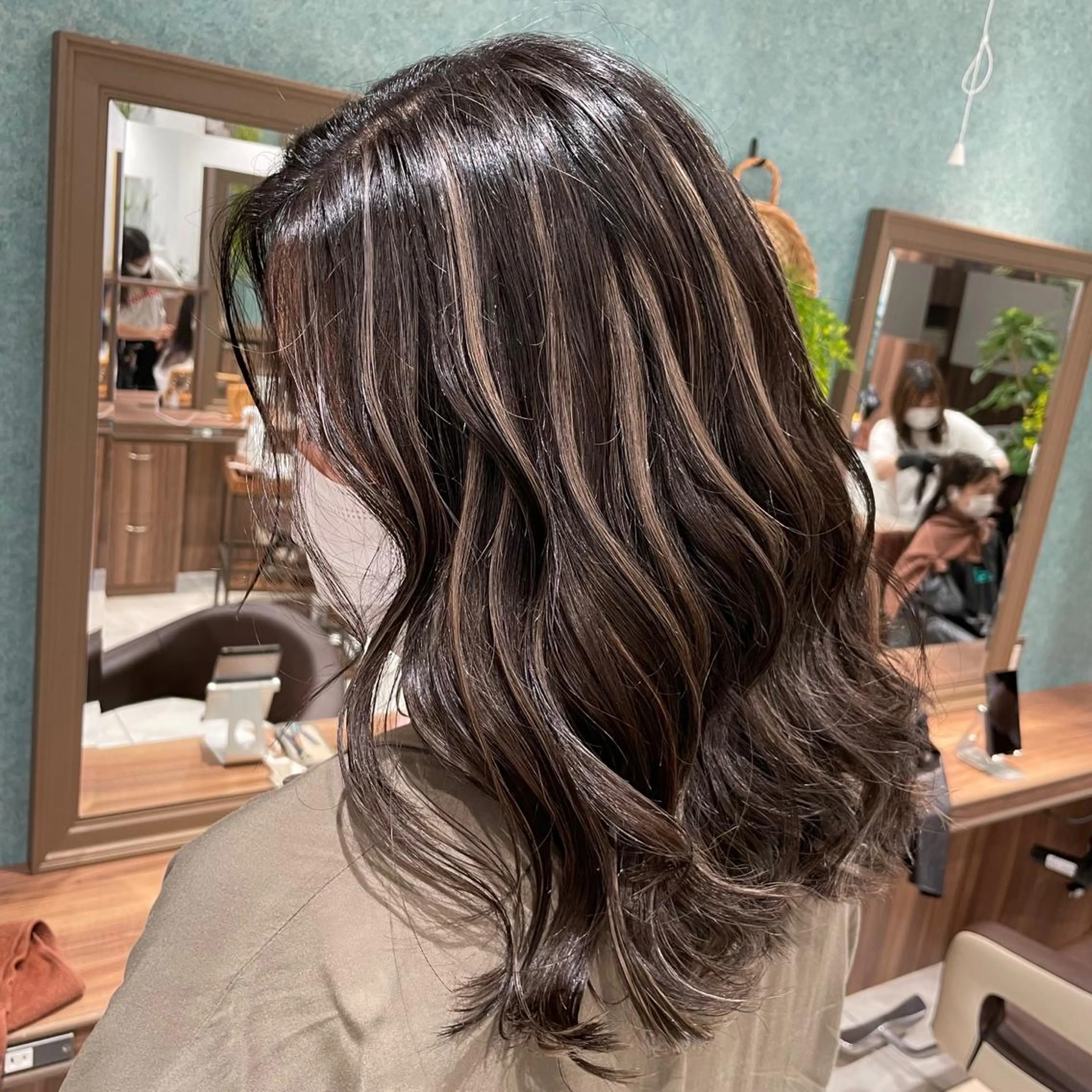 セミロング ハイライト ヘアカラー 🇰🇷韓国ヘア★ 副店長.쿠리타⭐︎のヘアスタイル