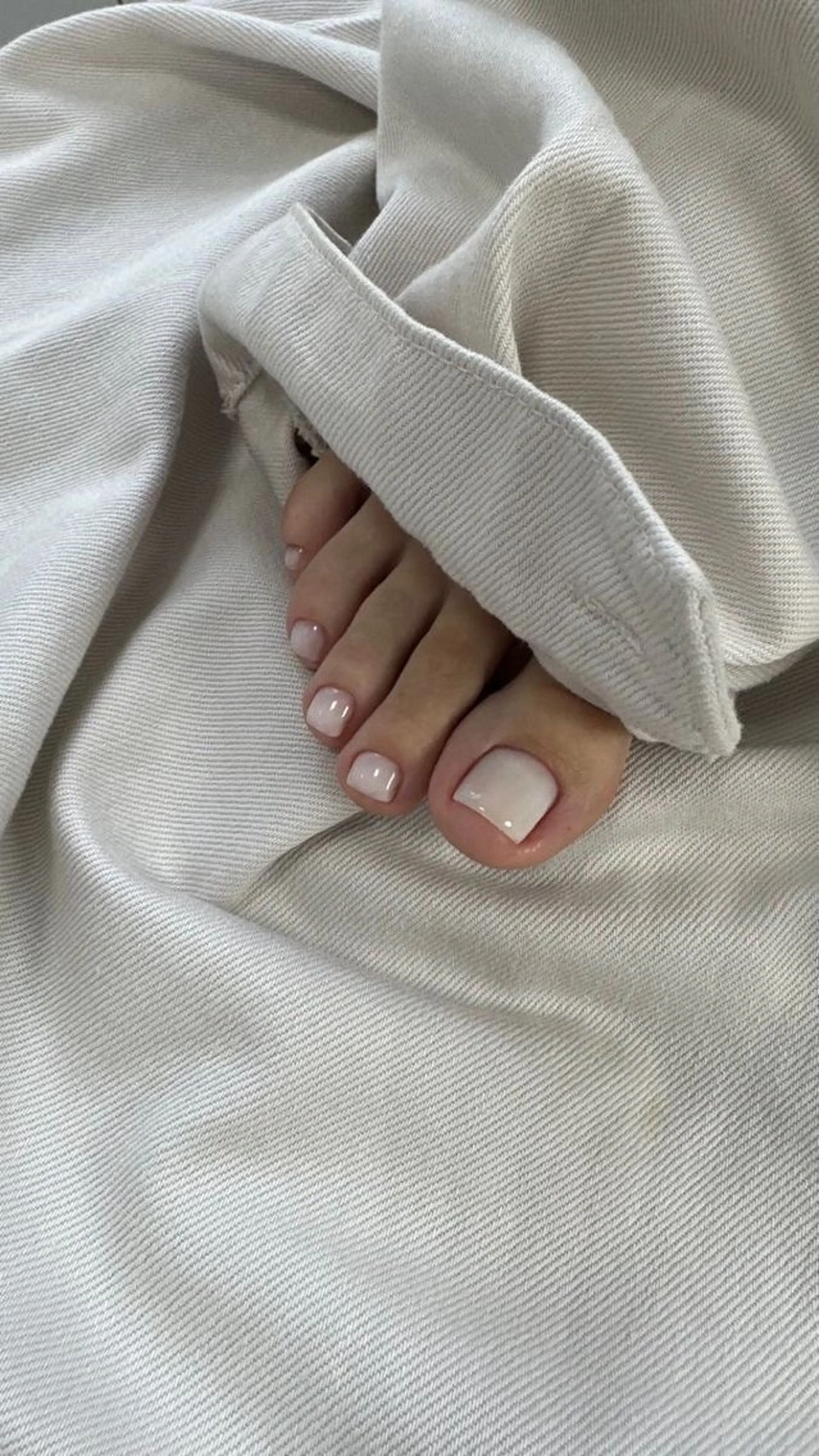 【offなし】角質ケア+basic foot nail🦶🏼の写真