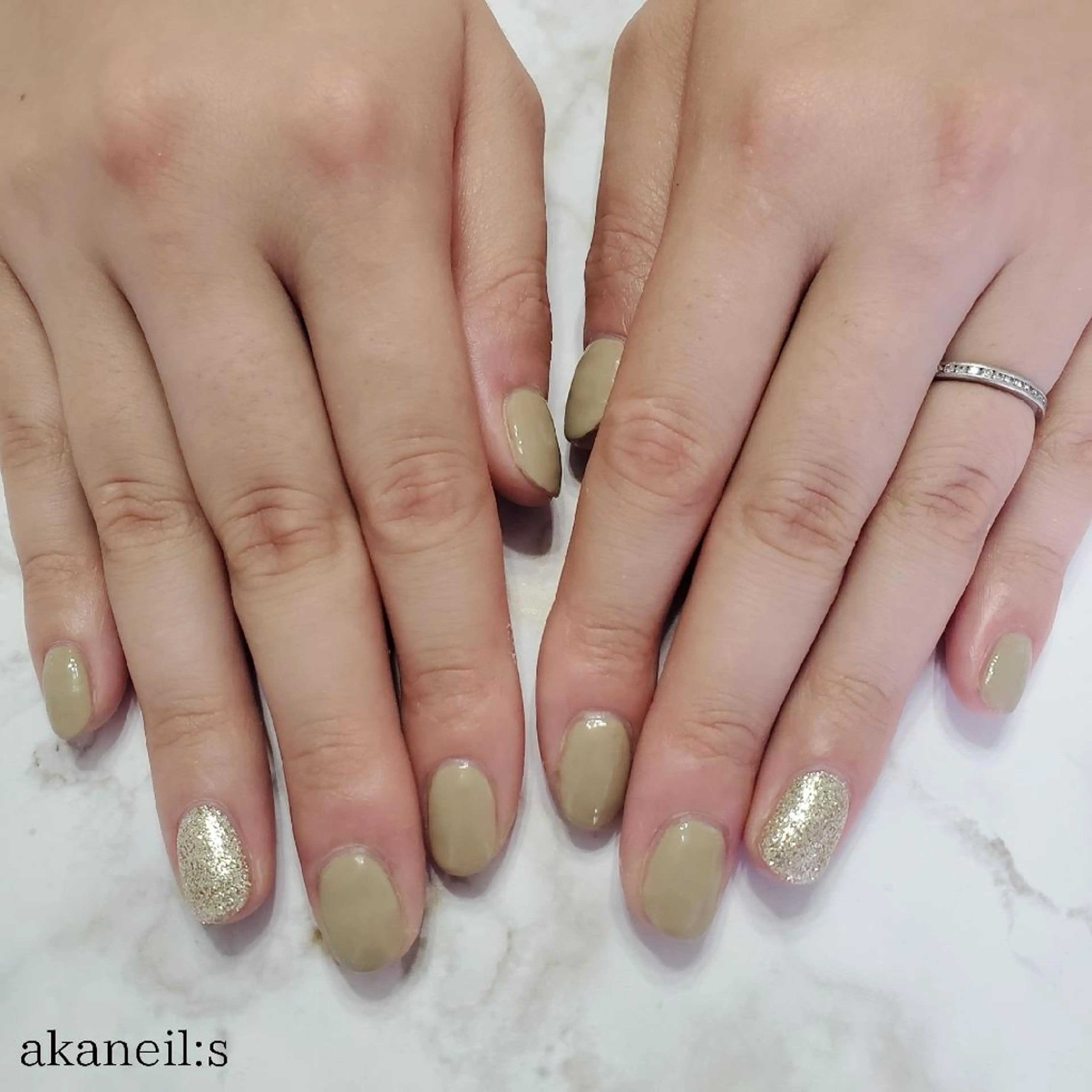 ネイル ゴールド ラメ(グリッター) 【akaneils】 アカネのネイルデザイン