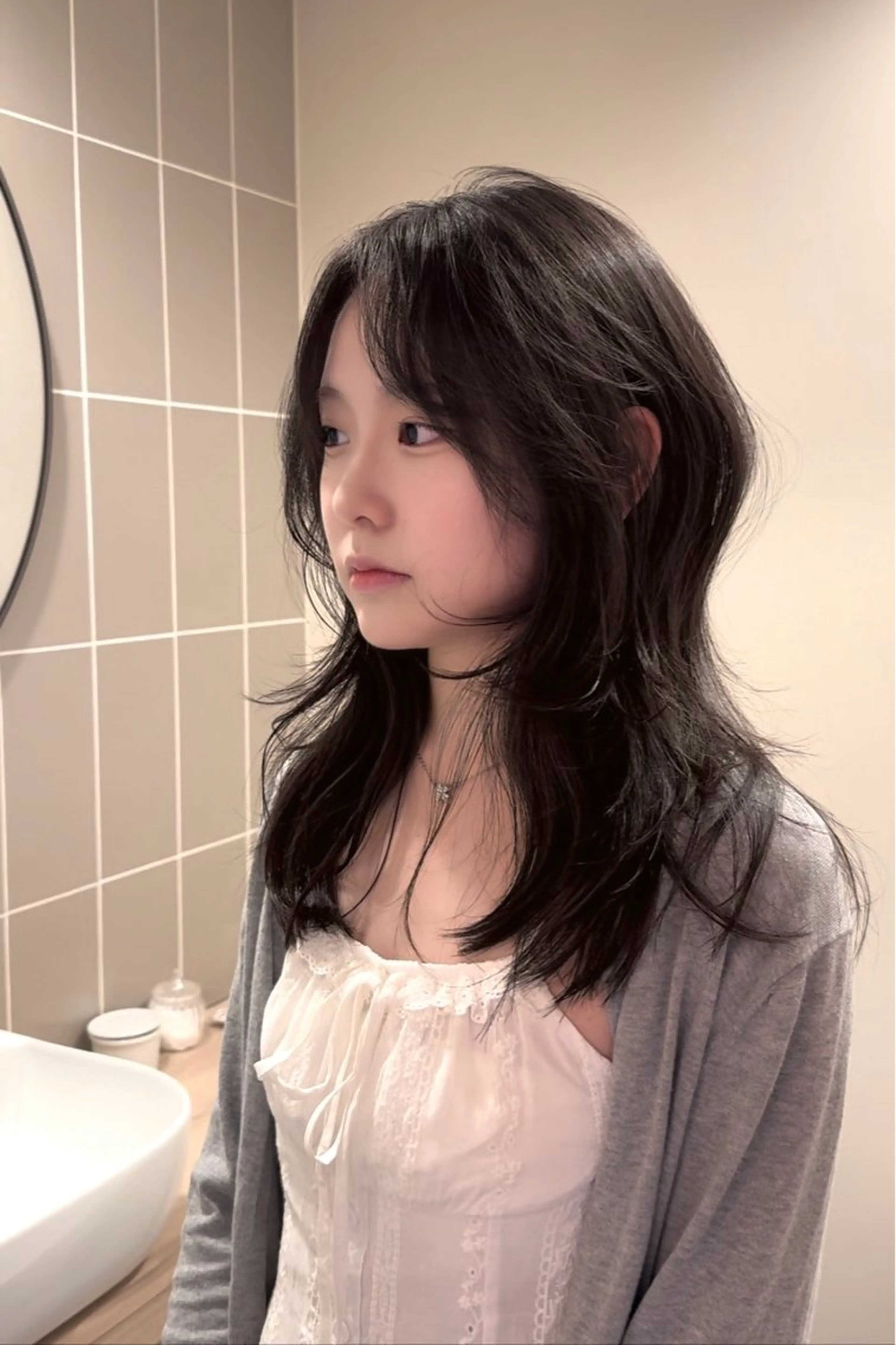 ミディアム 梨澤 百音のヘアスタイル