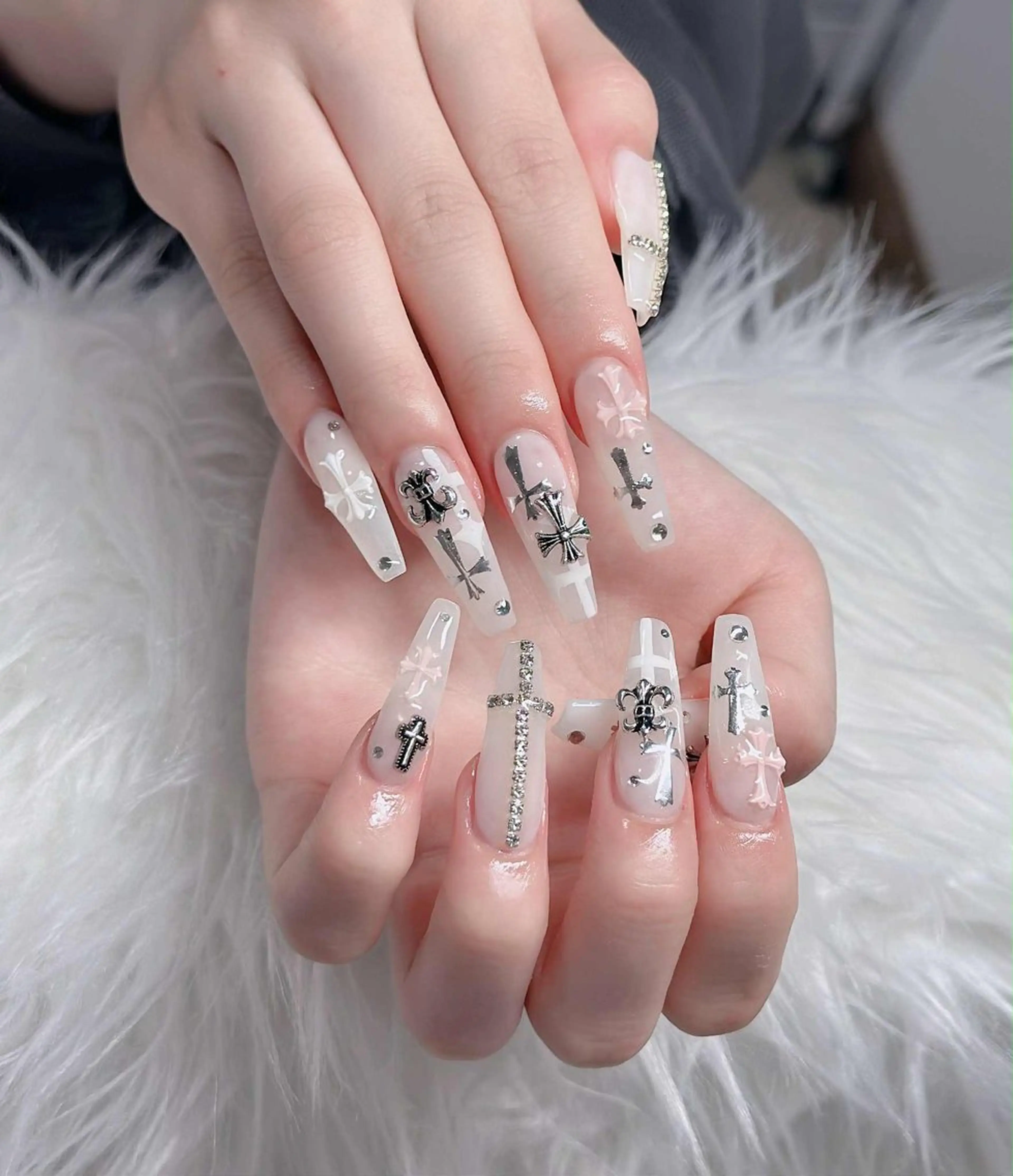 ネイル フレンチネイル ジェルネイル ガラスフレンチ ハロウィン ハート ハンドネイル H.baby Nail Salonのネイルデザイン