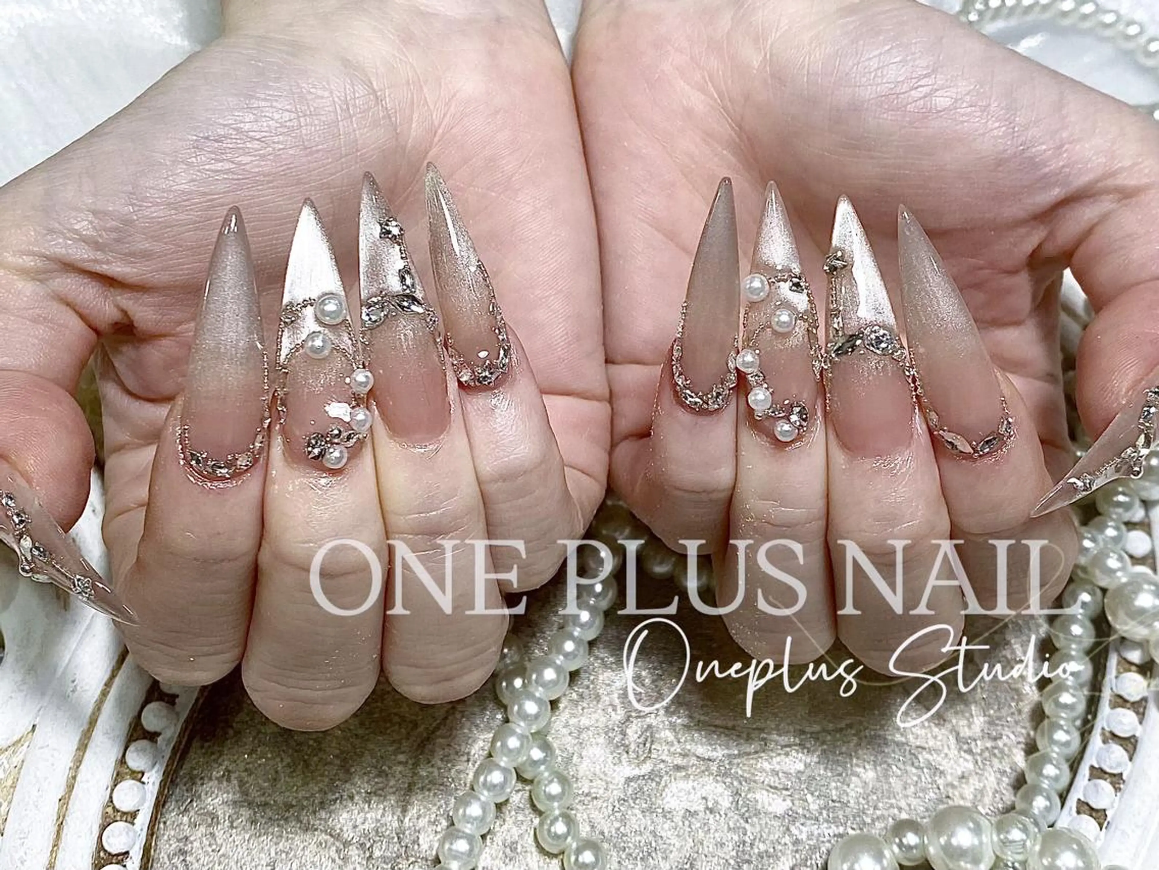 ネイル ジェルネイル キラキラネイル 韓国ネイル ラメ(グリッター) マグネットネイル One plus StudioNailのネイルデザイン