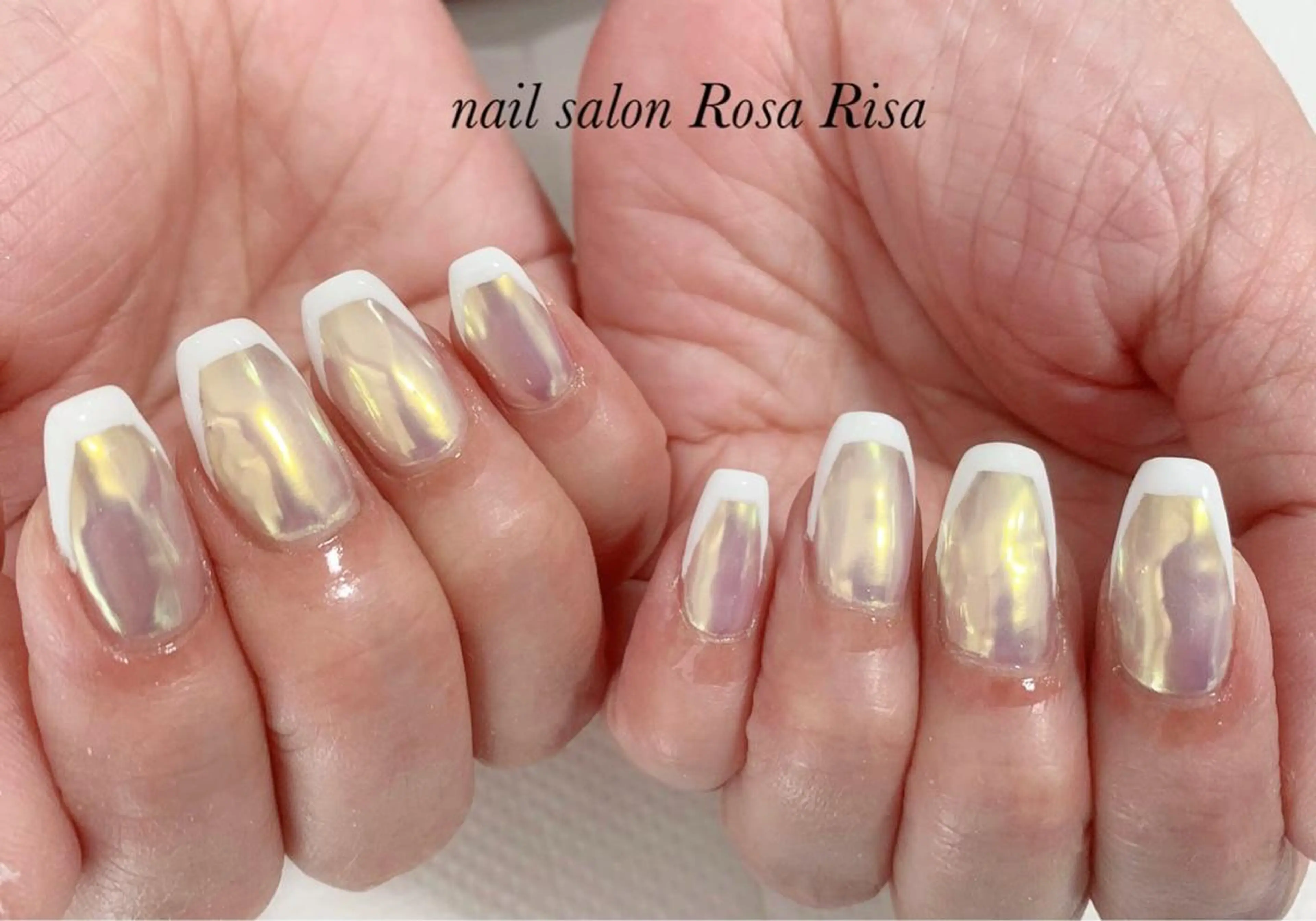 ミディアム ネイル オーロラネイル フレンチネイル ネイルスタジオ シェイクユアハンズのネイルデザイン