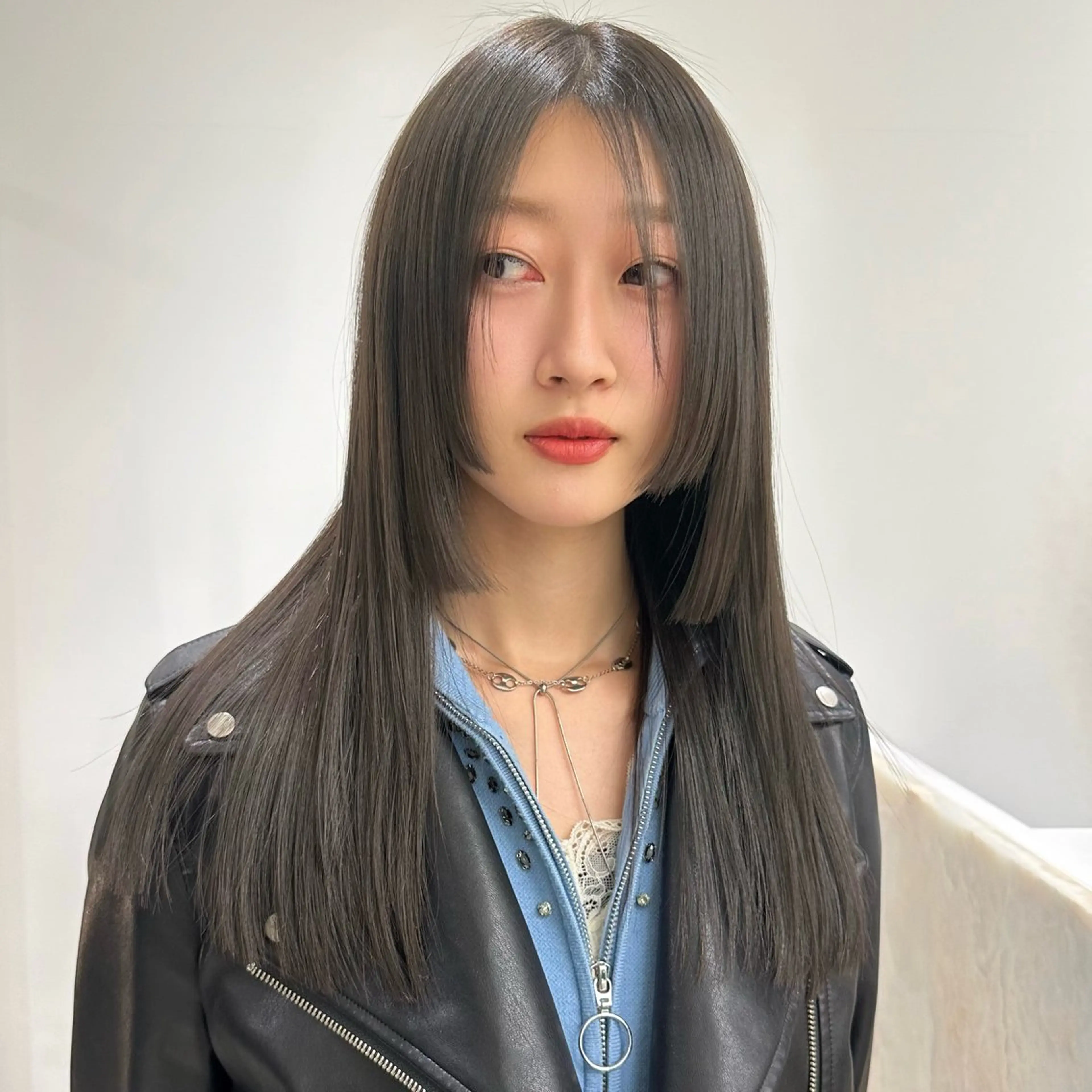 ロング カラー グレージュ オリーブカラー オリーブグレージュ オリーブグレー 似合わせカット カット ヘアカラー トリートメント M所属・ハイトーン/透け感 カラー🎀真香のヘアスタイル