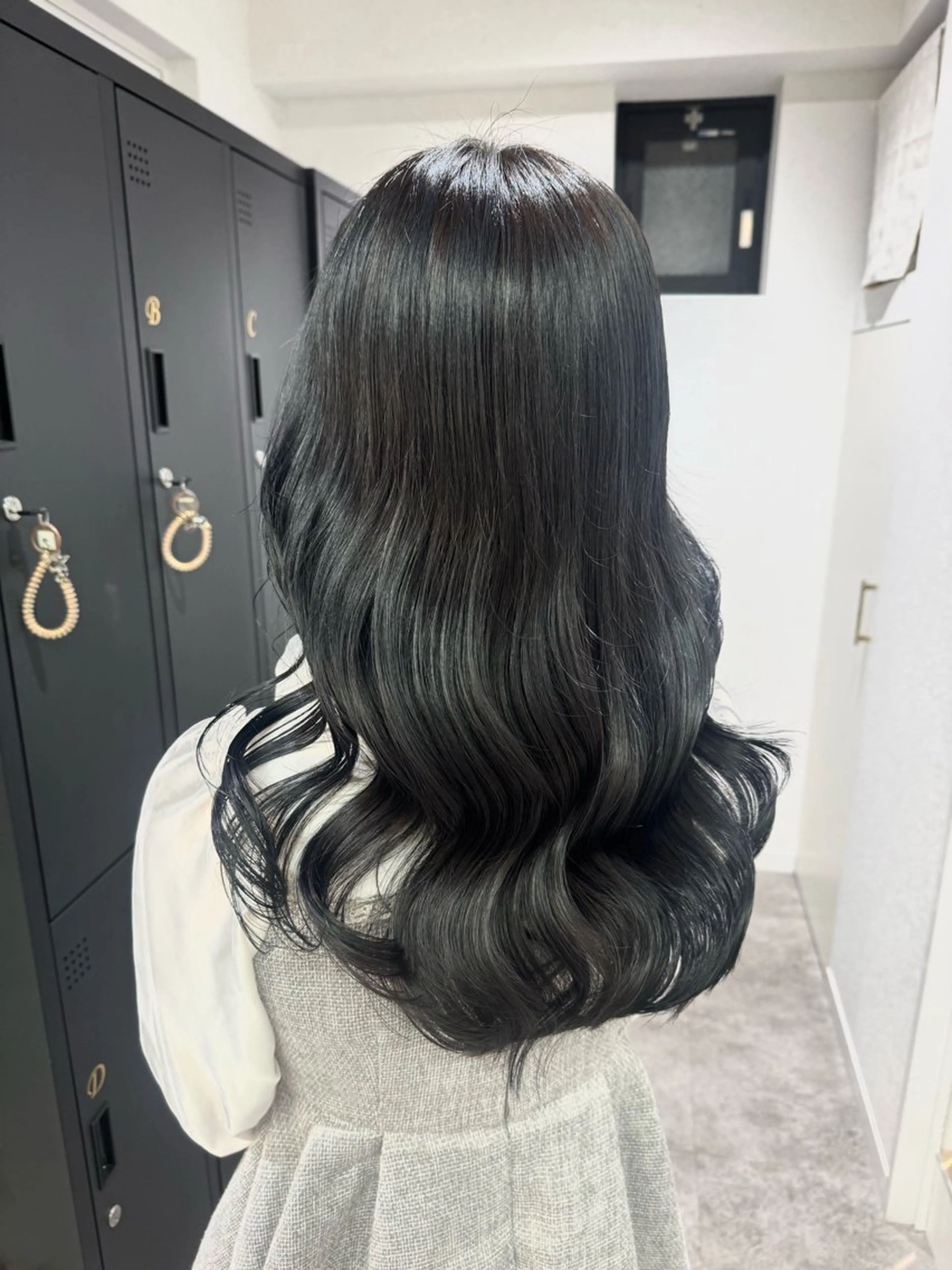 セミロング カラー 黒髪 ブルーカラー ブルーブラック 韓国風カラー 韓国風ヘア ヘアカラー トリートメント 美髪縮毛矯正/暖色 カラー/エクステのヘアスタイル