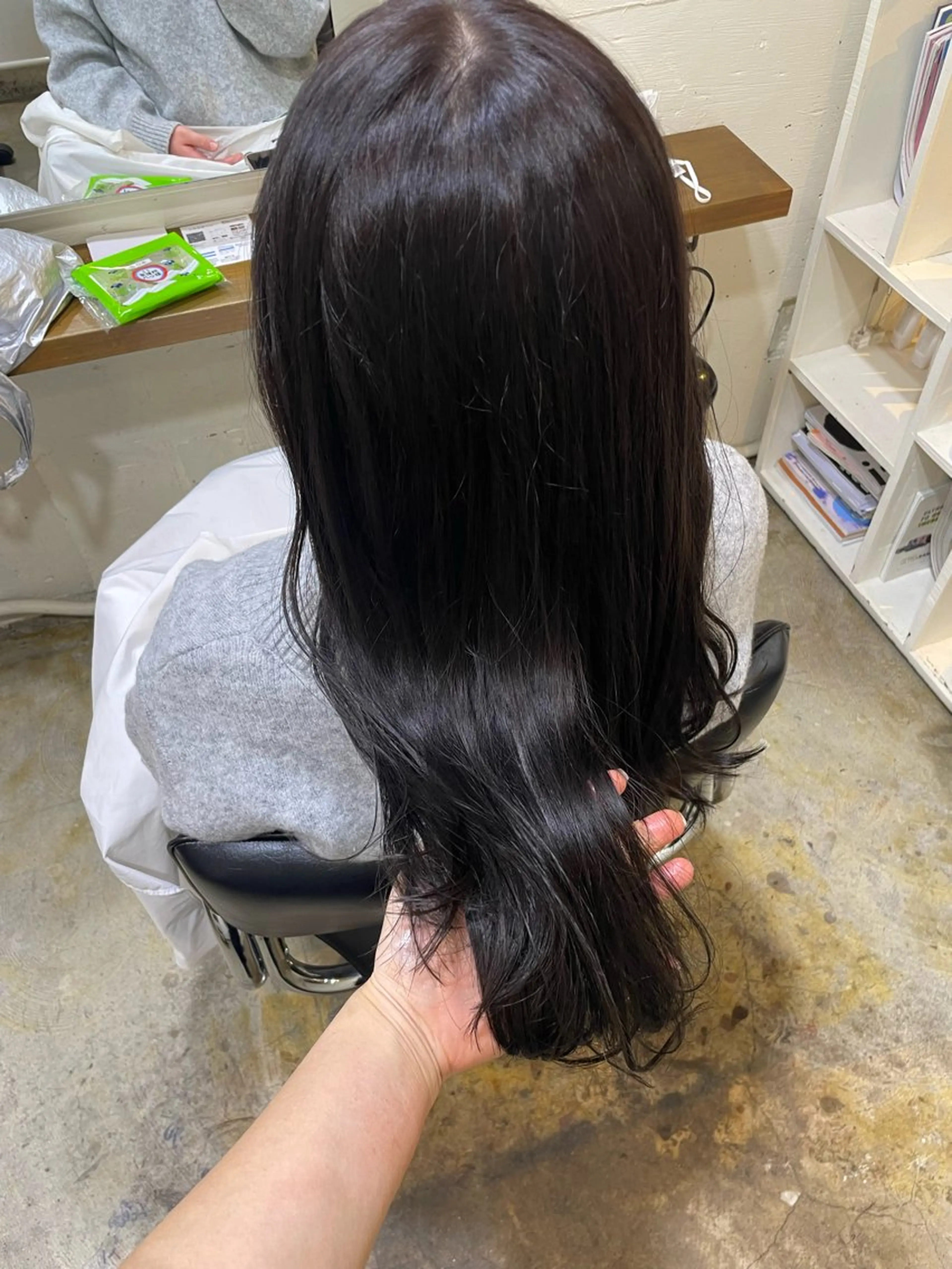 セミロング カラー グレージュ ラベンダーカラー ラベンダーグレージュ ラベンダーグレー カット ヘアカラー トリートメント MIOベージュカラー 柔らかいカラーのヘアスタイル