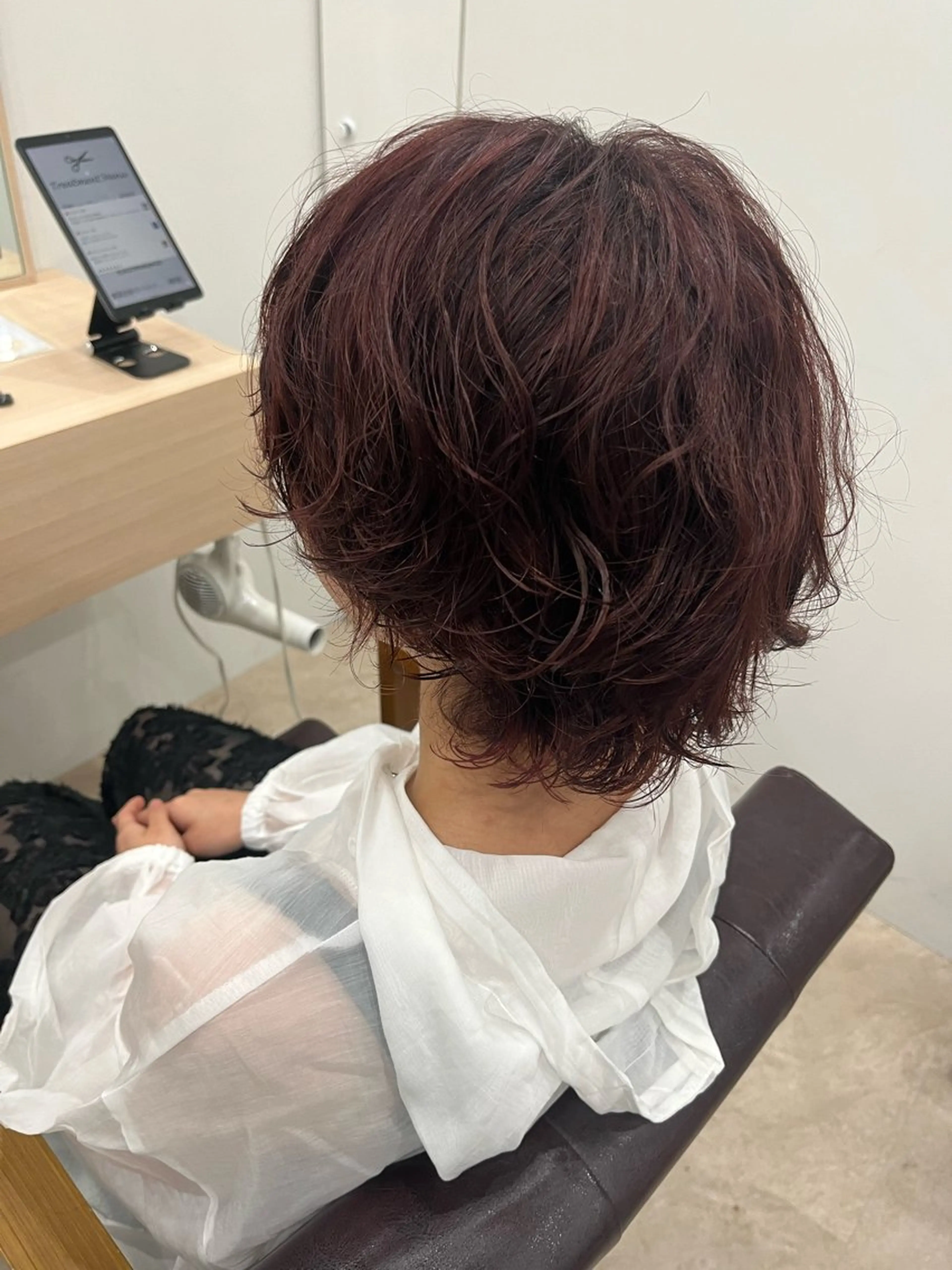 ショート カラー アイ／推し活 ／透明感カラーのヘアスタイル