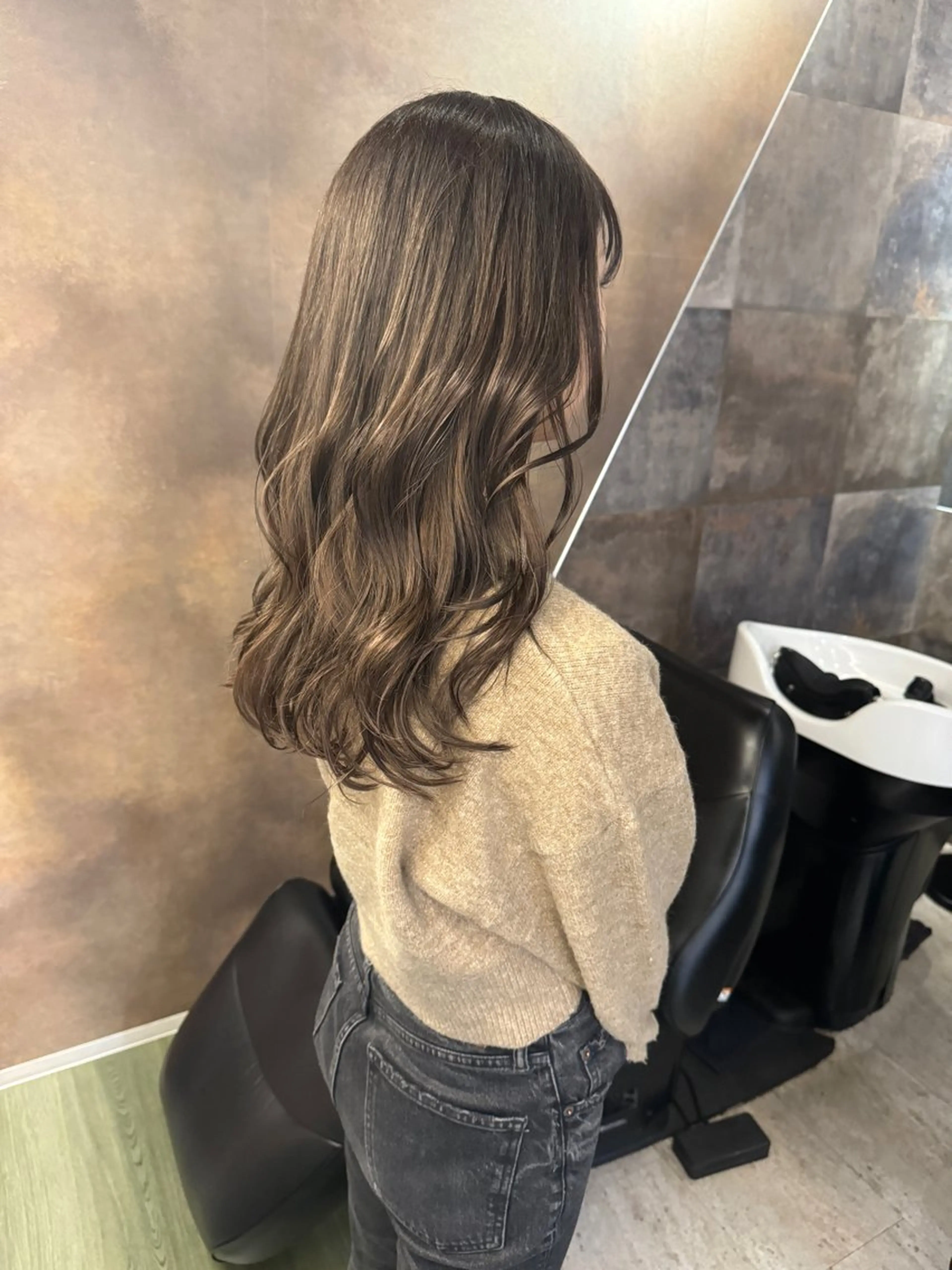 セミロング ヘアカラー 三輪 恭平のヘアスタイル